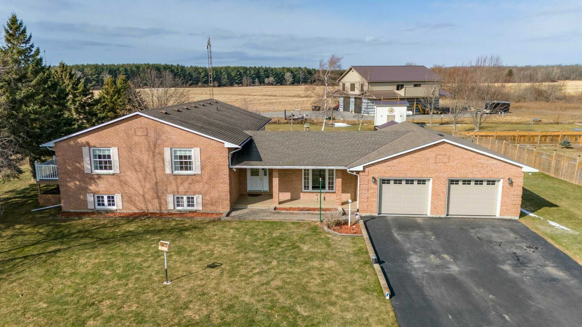 Stunning R-2000 Home near the St. Lawrence River 2