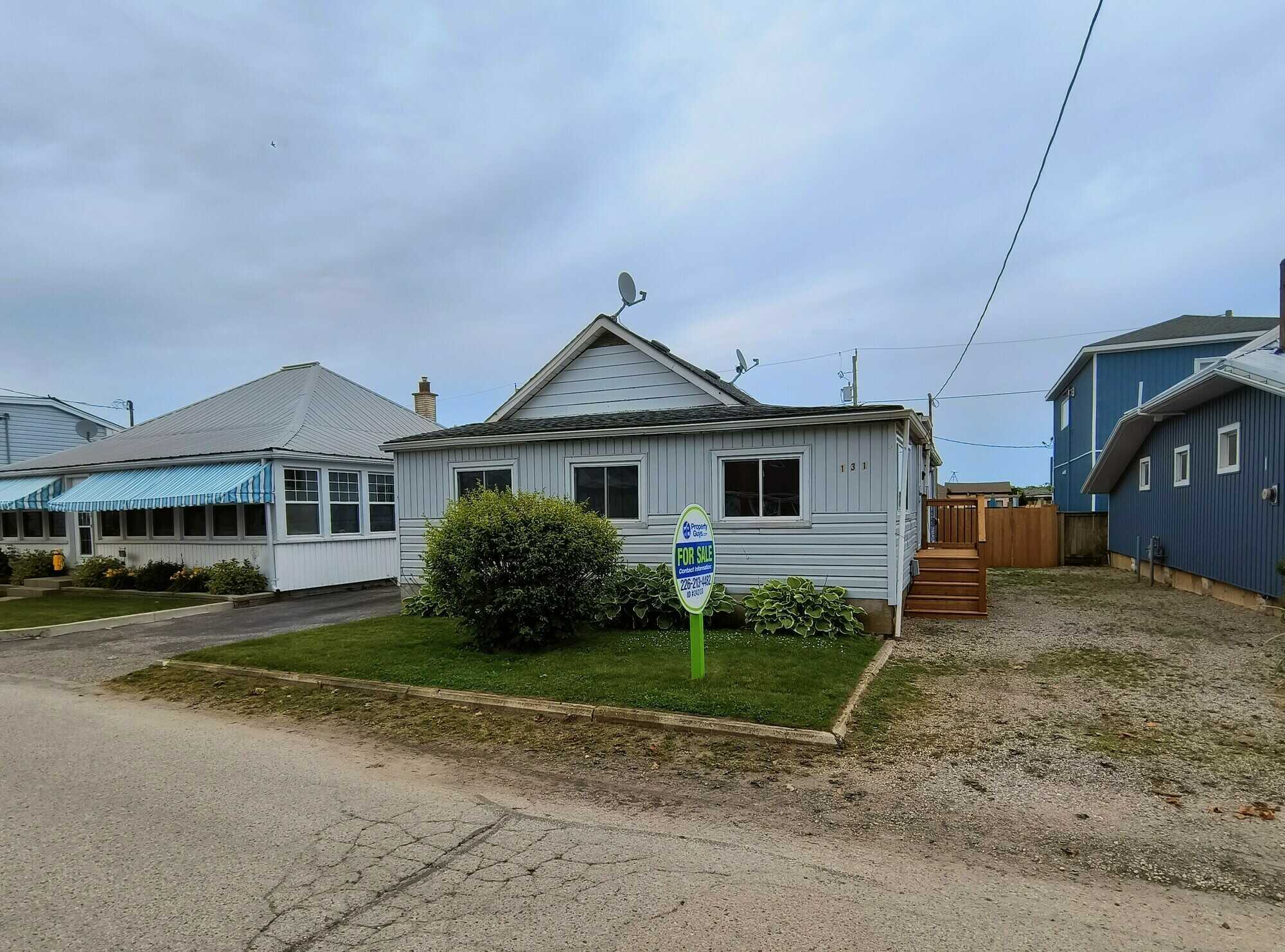 PRIME LOCATION, STEPS FROM THE BEACH! 2