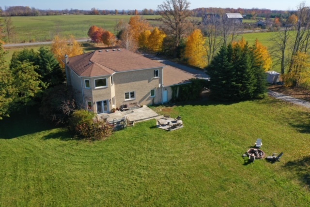 Attention horse lovers! Welcome to "Heavens Gait"; an amazing 133 acre equine facility in beautiful Kawartha Lakes! 3