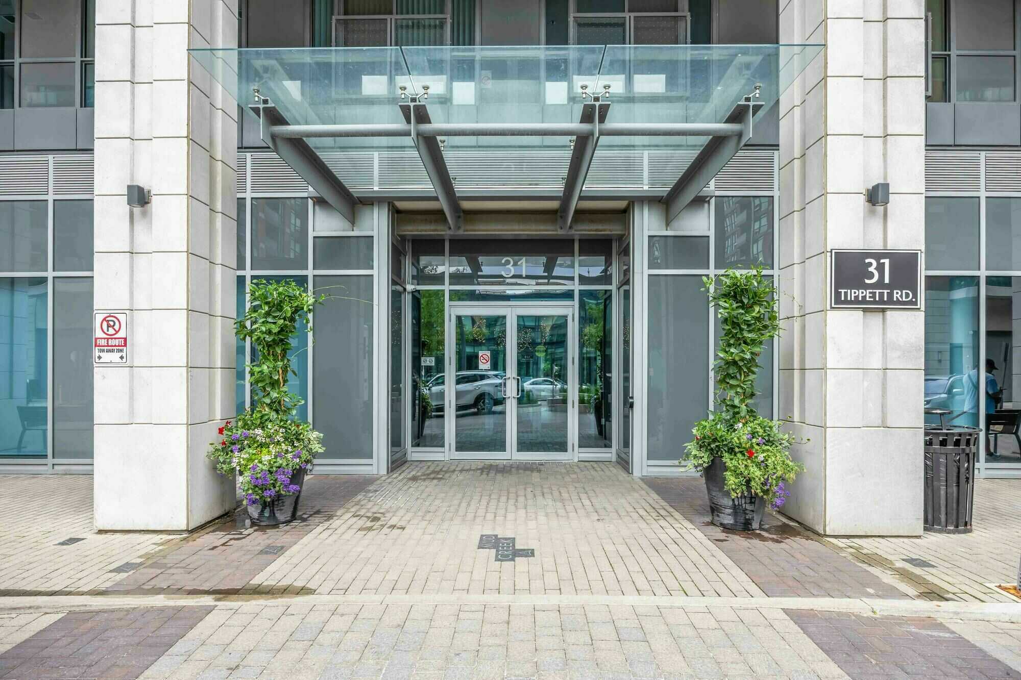 Bright Corner Unit with Rare Tandem Parking | 2+1 Bed at Southside Condos 2