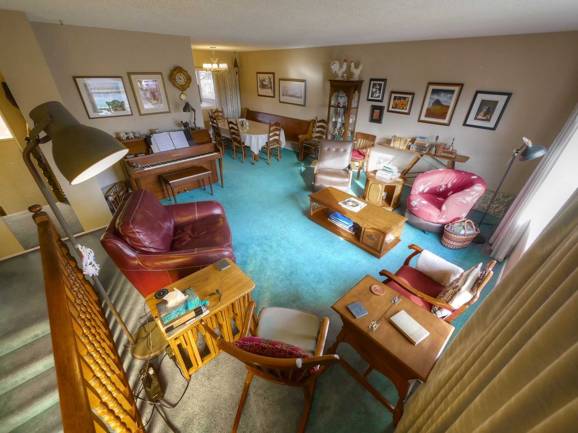WELL MAINTAINED 3-4BED  2.5Bath Family Home in a great neighbourhood in Creston!  Attached Garage! Large Backyard and GREAT Covered Deck!  GREAT PRICE!!! 2