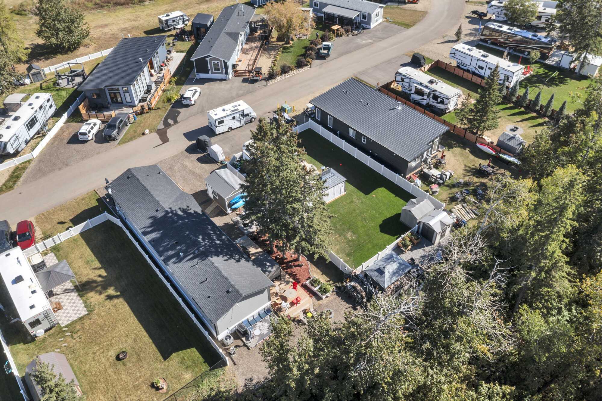 Year Round Lake Lifestyle ~ Lake Property ~ Over 1500 sq ft ~  A/C ~ DeGraff's RV Resort ~ Great Amenities 3