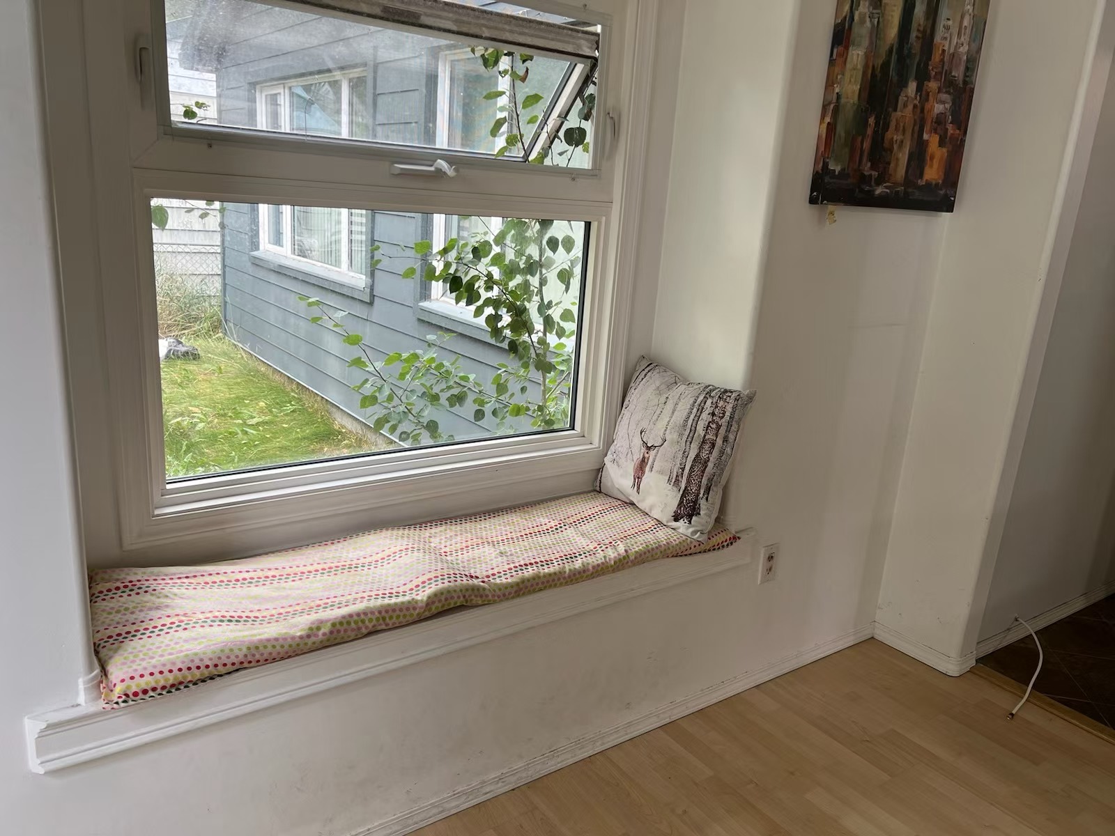 Prime Downtown Location with Custom Renovations and Great Business Potential 5