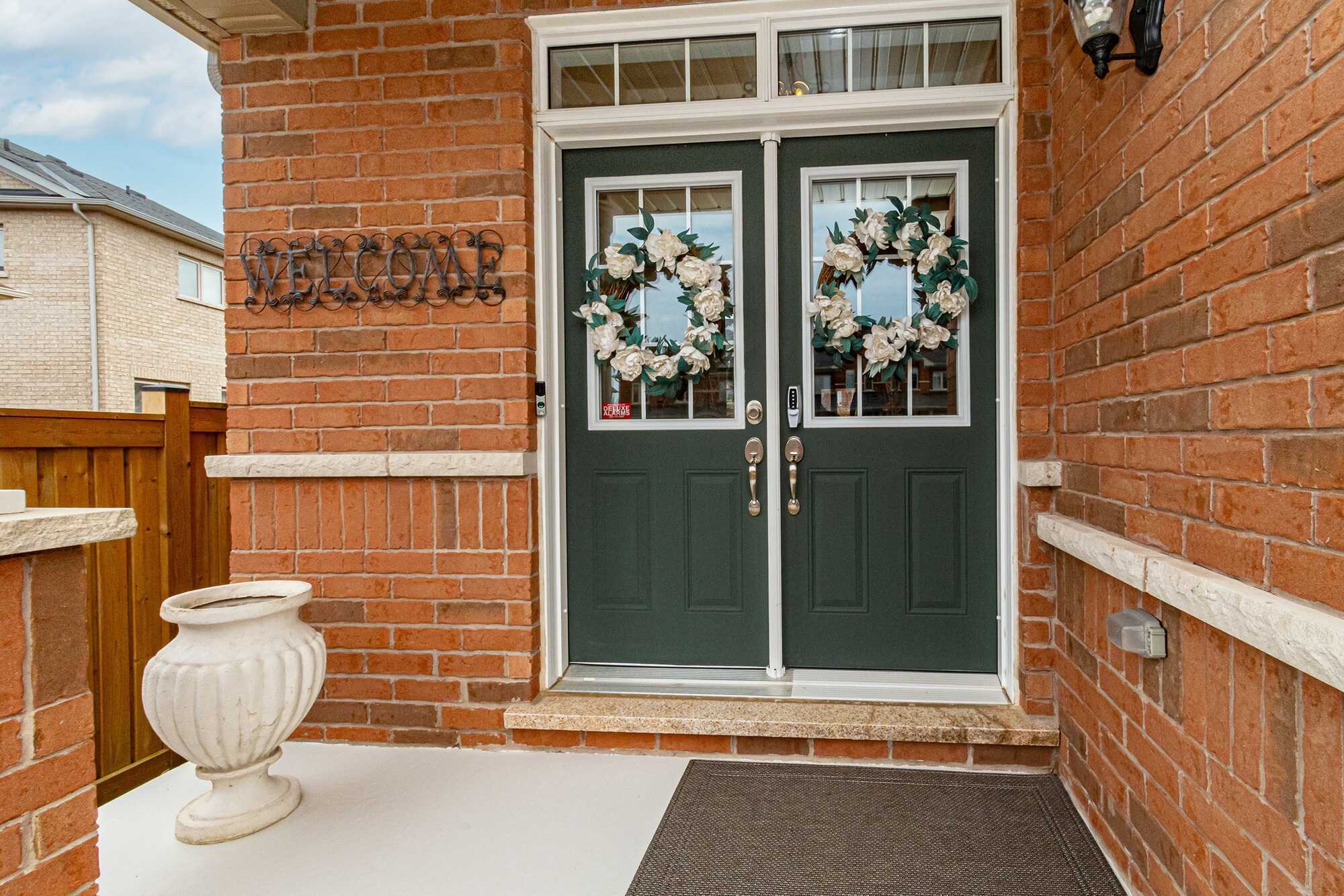 Immaculate End Unit Townhouse with Stylish Upgrades in Prime Location 3