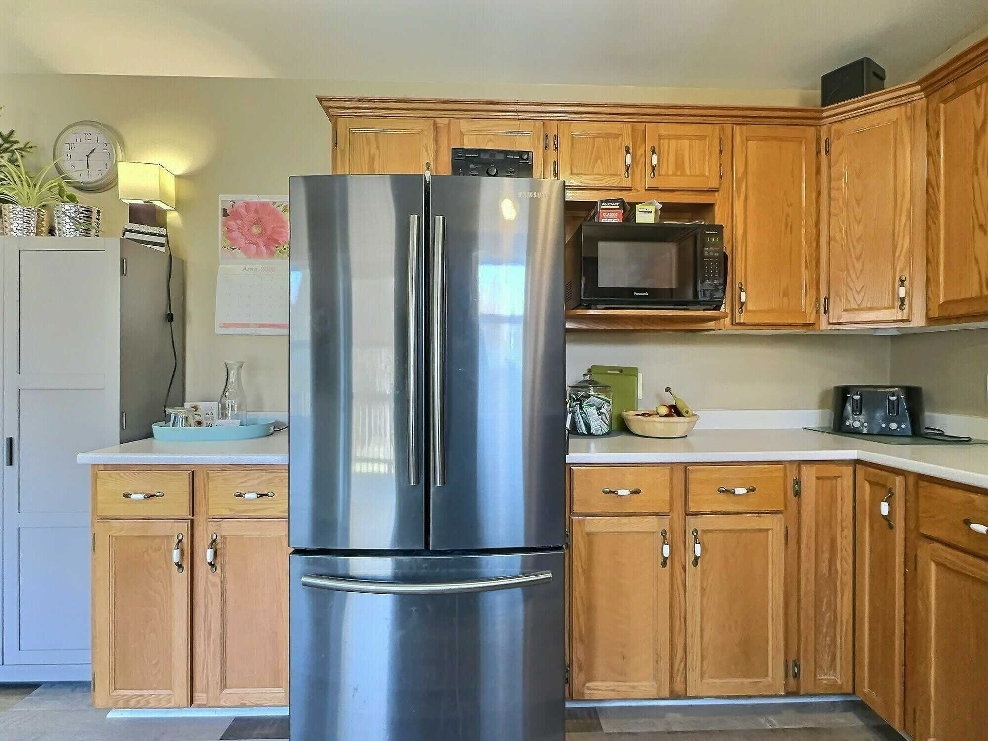 Beautiful 4-bedroom split entry in North River! 4