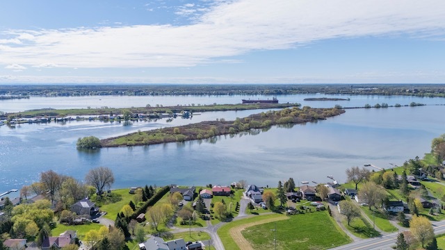 St. Lawrence Waterfront Home with 1 bedroom Bunkhouse 2