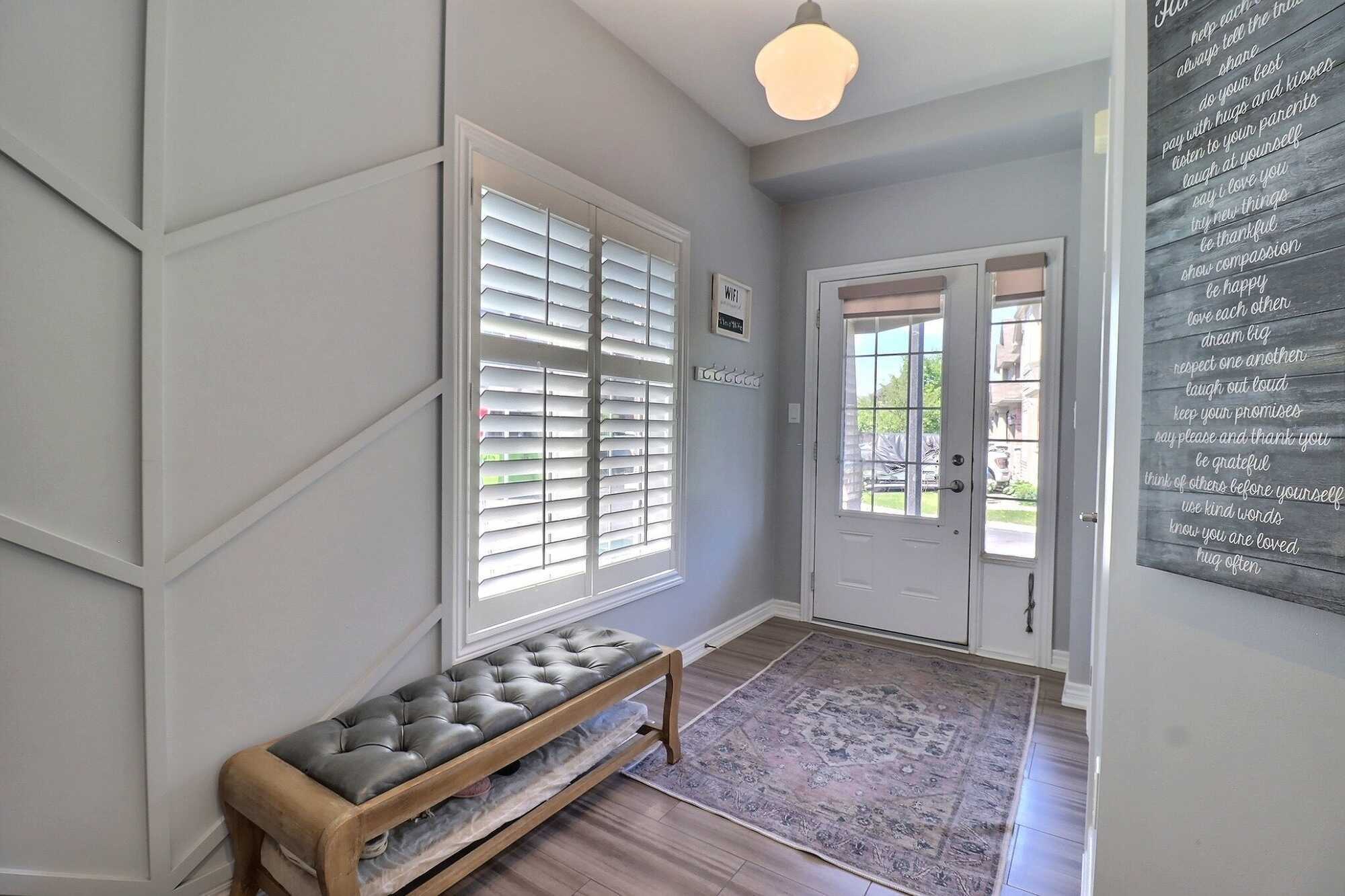 Stunning End Unit Freehold Town Home Located in a Family Friendly Neighbourhood, Close to Reputable Schools, Parks, Highway Access and Many More Amenitites! 5