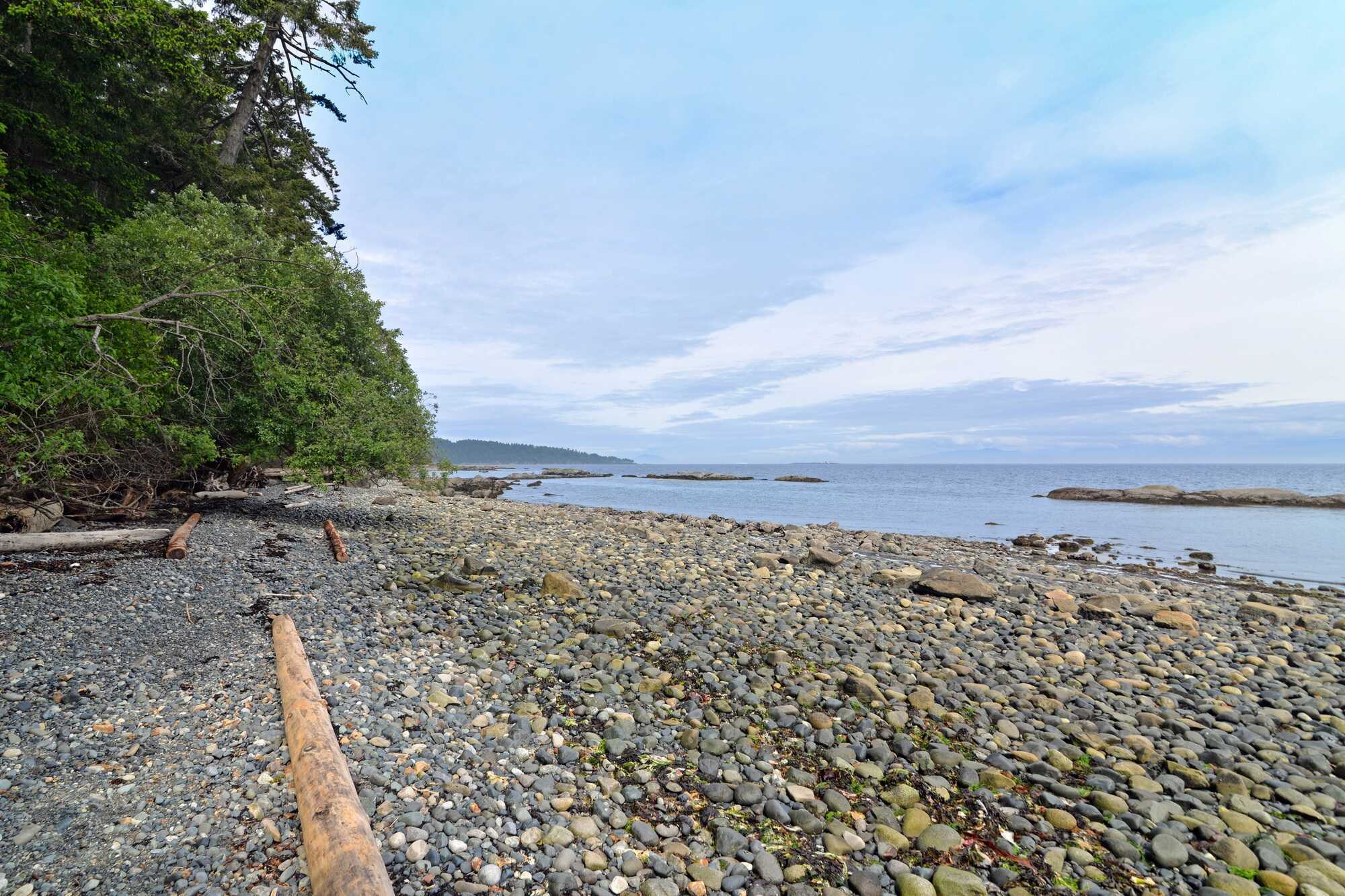 NEW PRICE !! PRICED TO SELL !! Just Listed ! A lovely Updated ﻿﻿3 bedroom (or 2 bedroom plus den) 1.5 bath Rancher located in in the desirable Whalebone area of stunning Gabriola Island ! 
Please note we are willing to pay buyers realtor fees. 2
