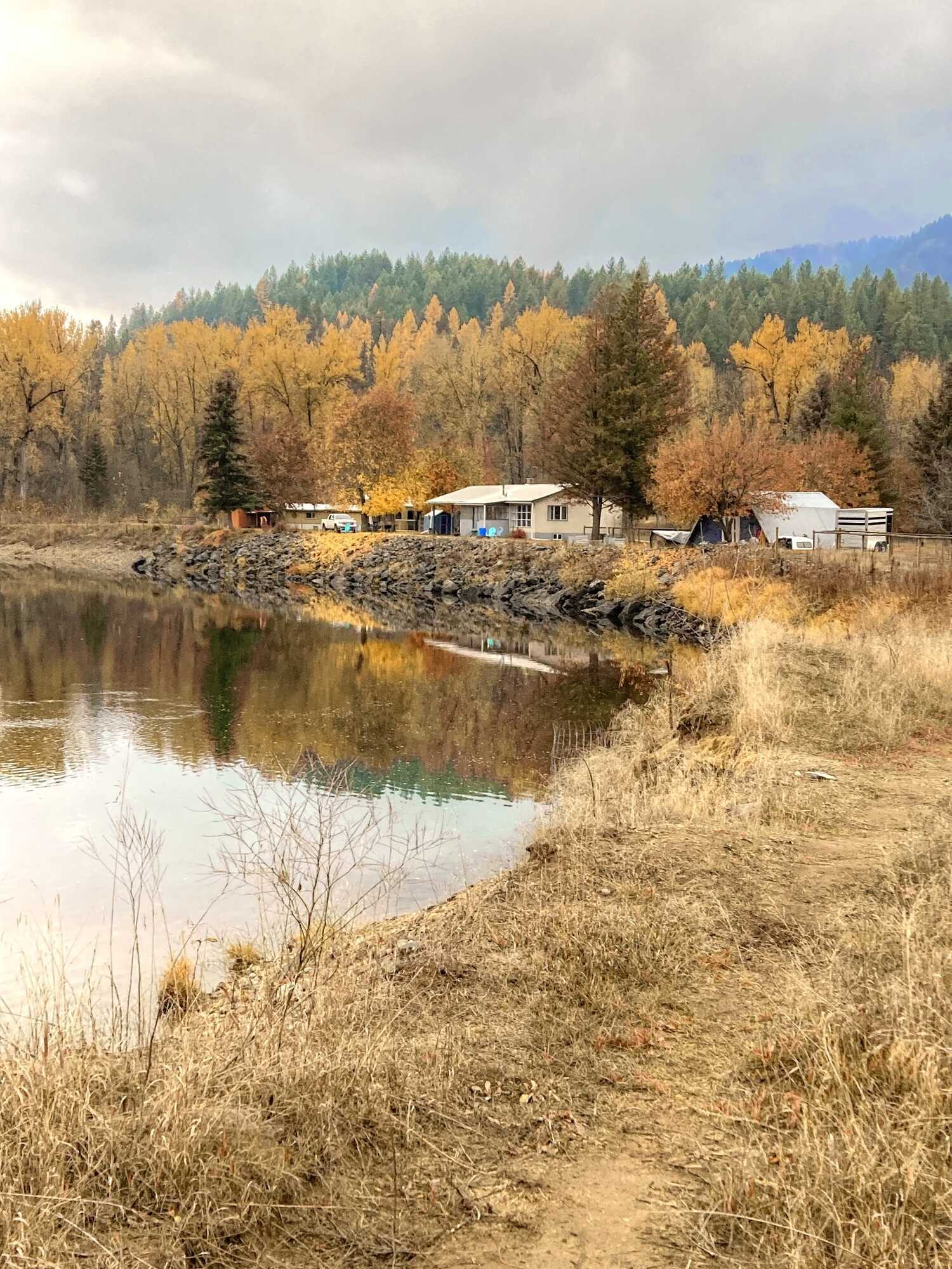 APPRAISED BETWEEN $975,000 TO $1,050,000!!!!  17 GORGEOUS FULL RIVER FRONT ACRES!!  Your own private beach and view! 4BED COUNTRY HOME! Barn, Carport, Fully Fenced, Pasture, PRIVATE Sandy Beaches and a POTENTIAL 2nd Home already started!! 4