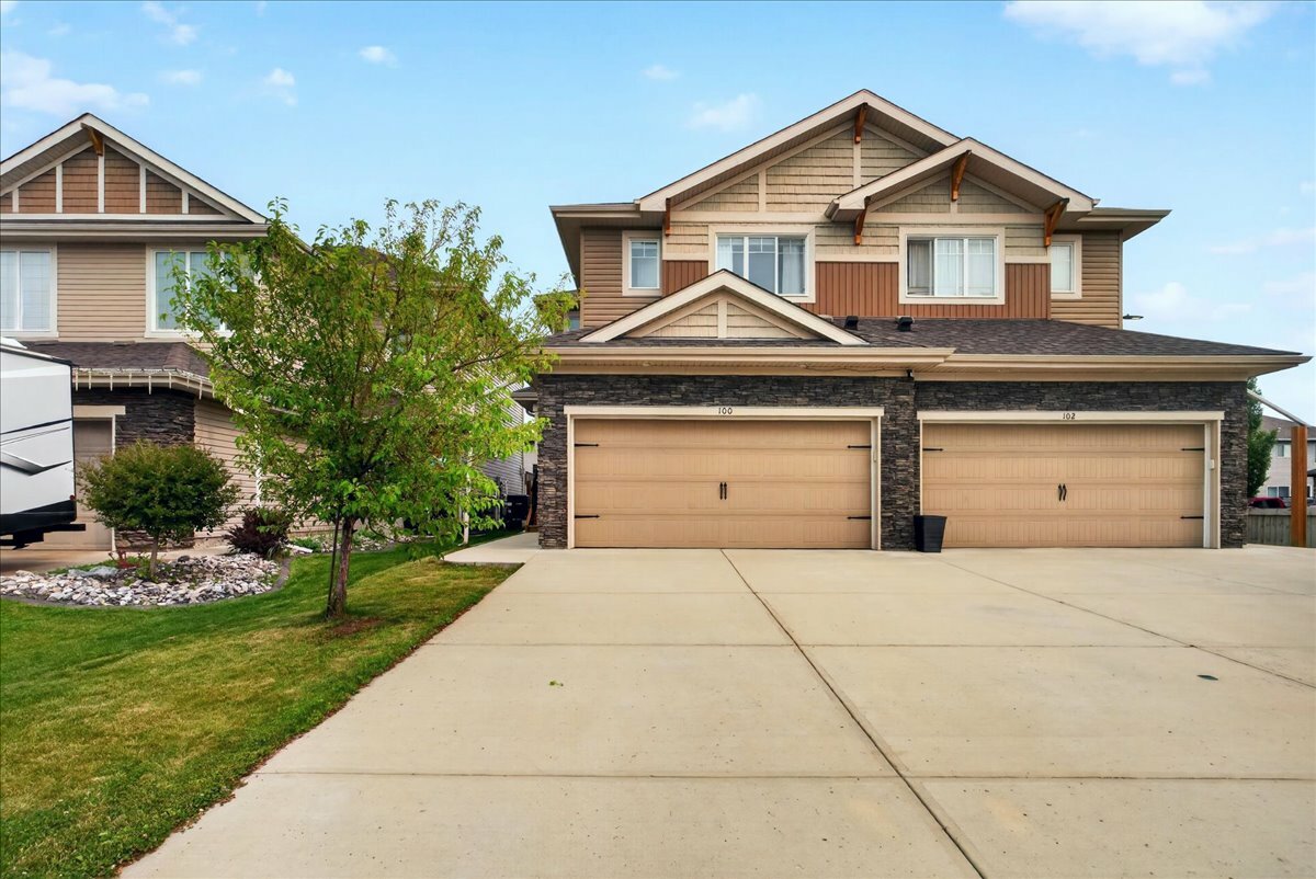 IMMACULATE 1,532 sq. ft. two-storey half duplex with a DOUBLE ATTACHED GARAGE and a 33 FT. DRIVEWAY, in sought after McLaughlin. 3