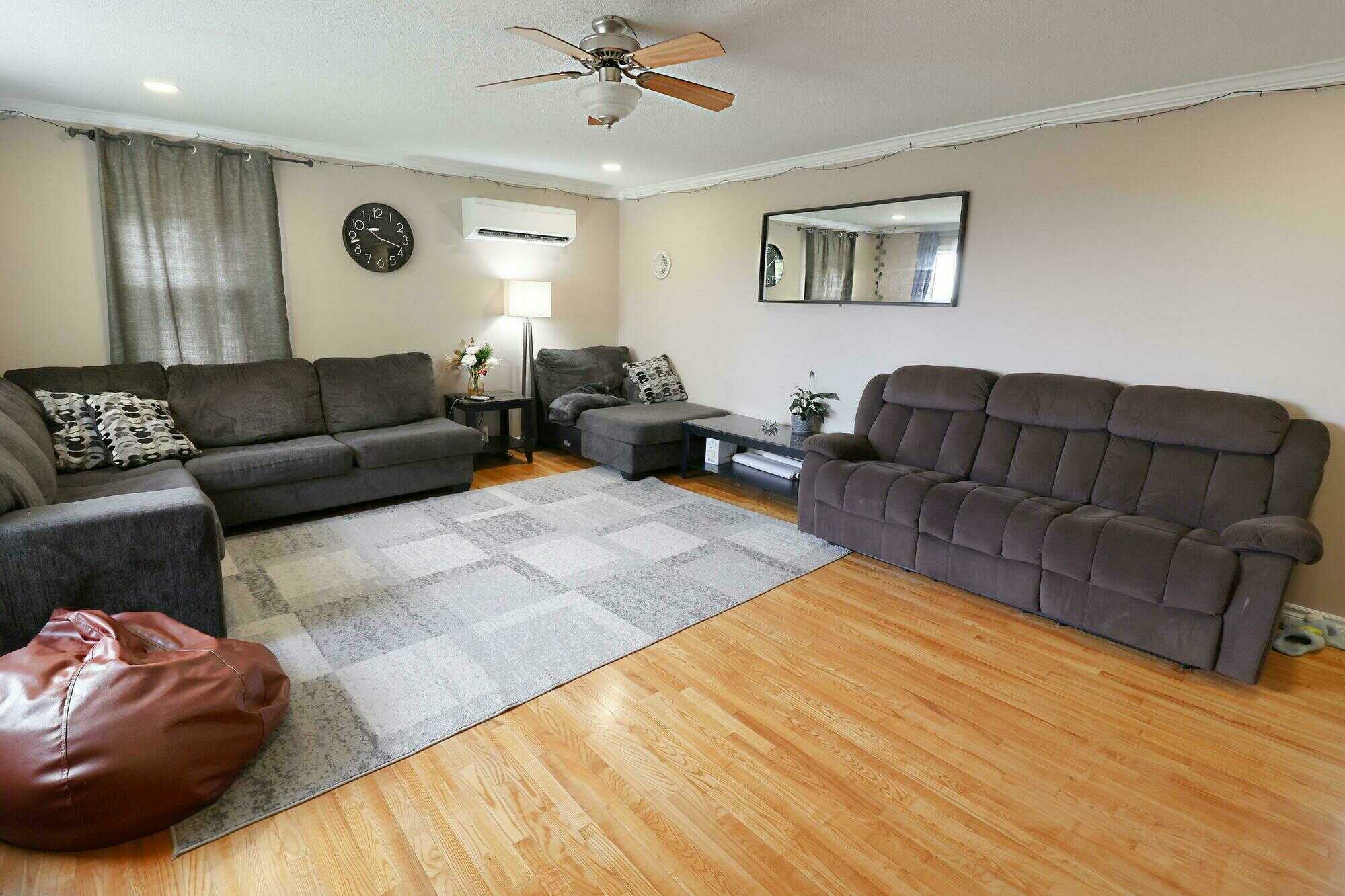 Updated 4-Bedroom Bungalow with Garage Minutes to Stratford & the City 4