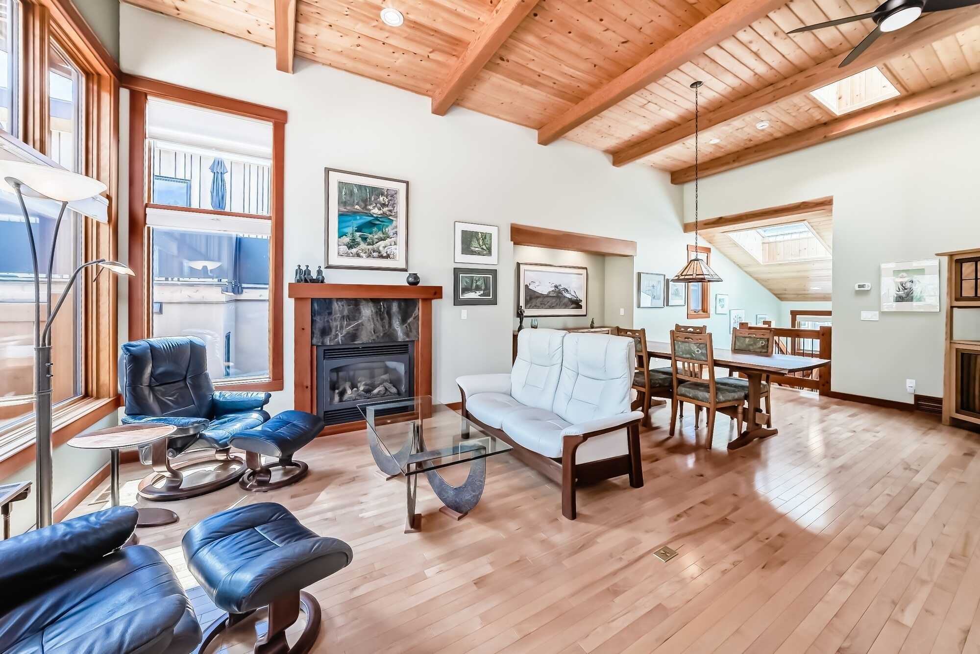 Custom Luxury on Hospital Hill with Soaking Tub, Views & Exceptional Craftsmanship 4