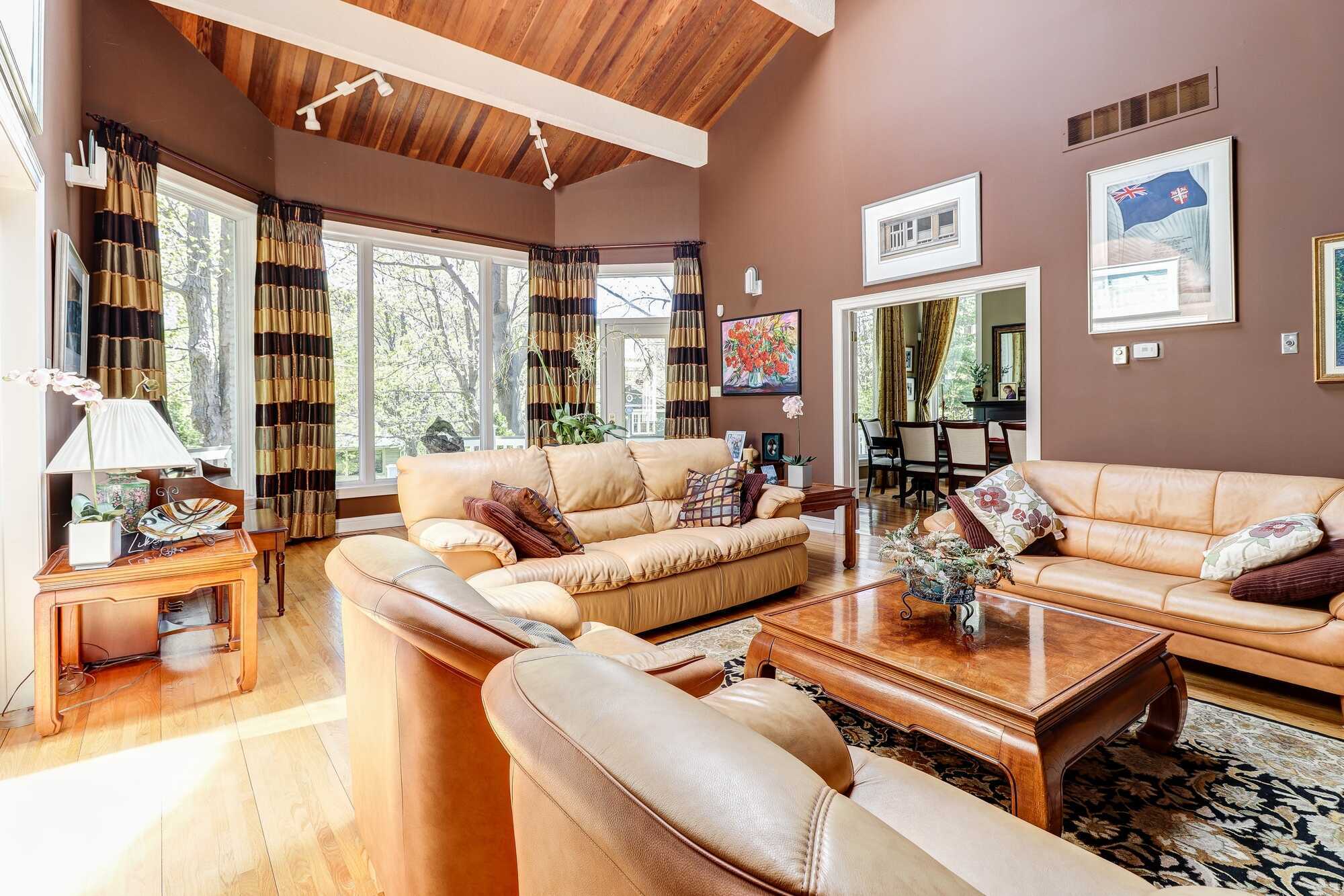 94 Waterford Bridge Road 

Prestigious Area, Beautiful Landscaping, All The Extras!! 5