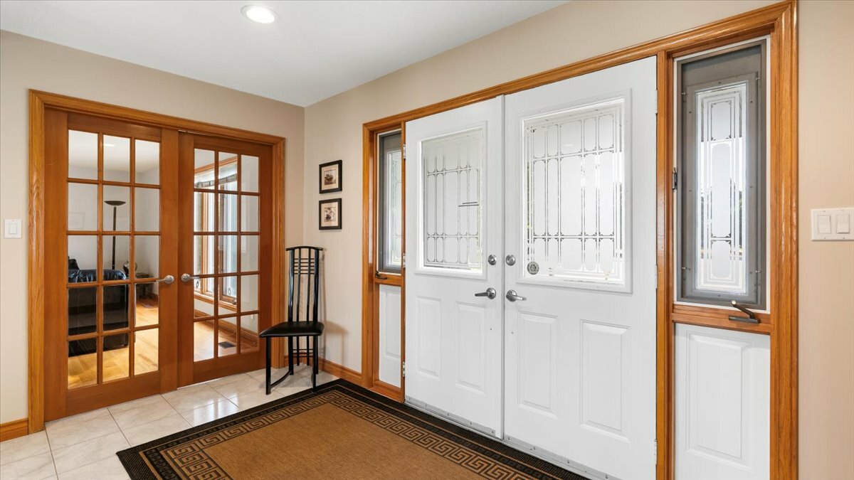 Spacious 4-Bedroom + office Home with Ravine Views in Prime Neighbourhood 4