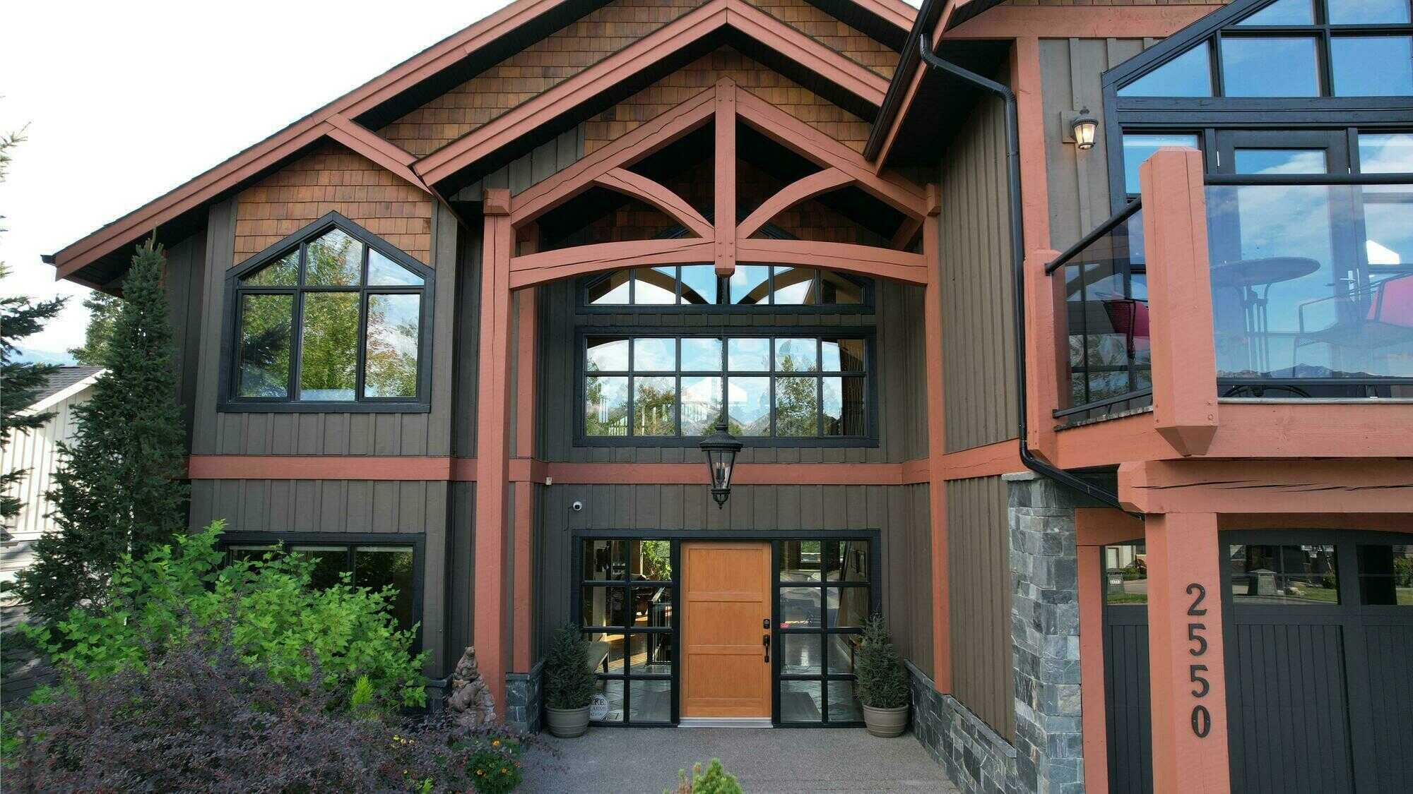 Executive Mountain View Retreat in Invermere 3