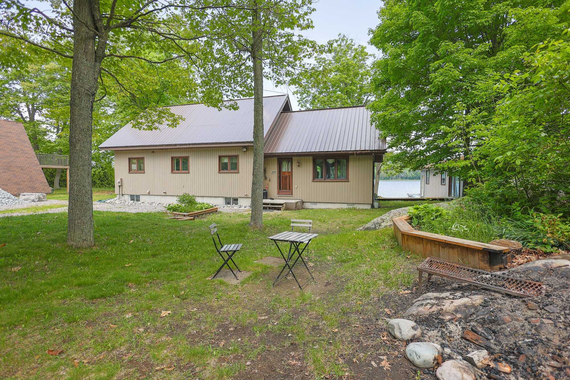 Rustic Luxury Meets Lakeside Living in Charming Killarney Retreat!! 4
