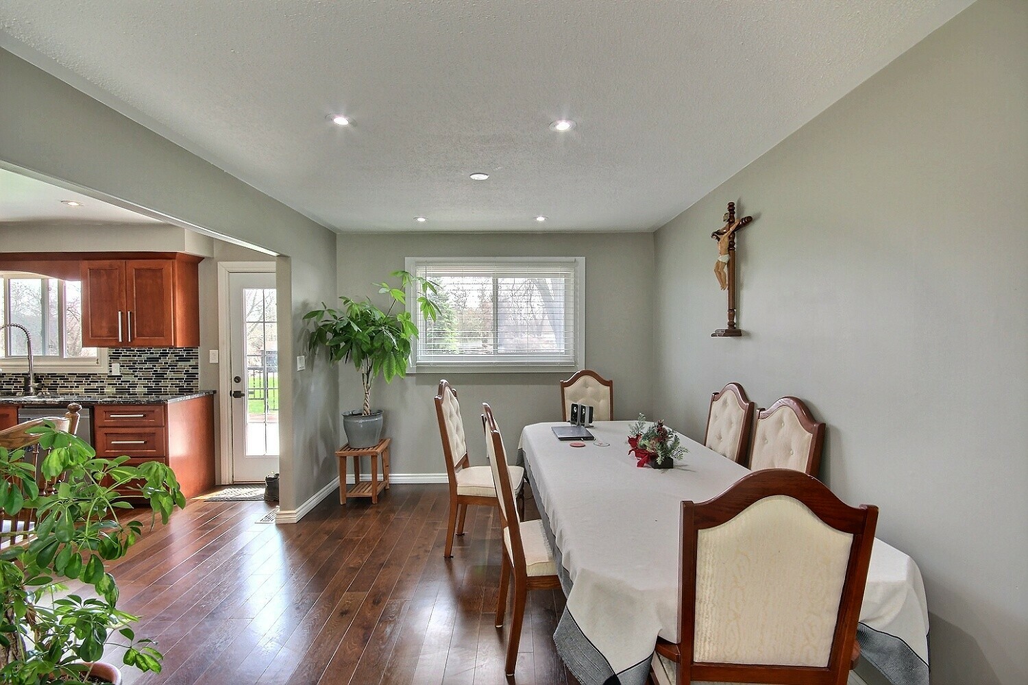Family-Sized Split-Level Bungalow on Nearly Half an Acre Near Belleville & Trenton 5