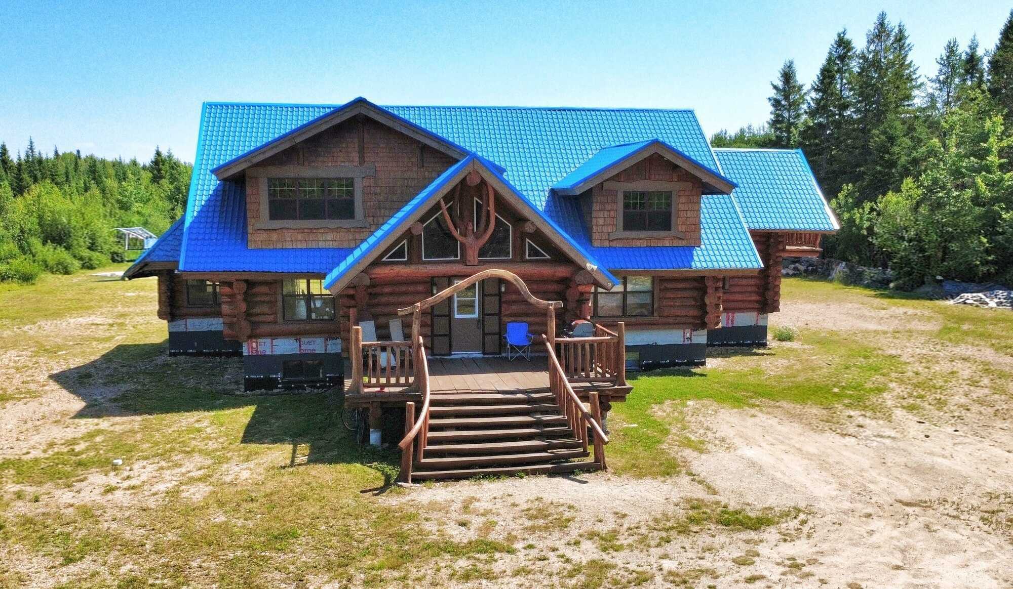 117-acre private estate – Exceptional log home
Domaine privé de 117 acres – Maison en bois rond d’exception 2