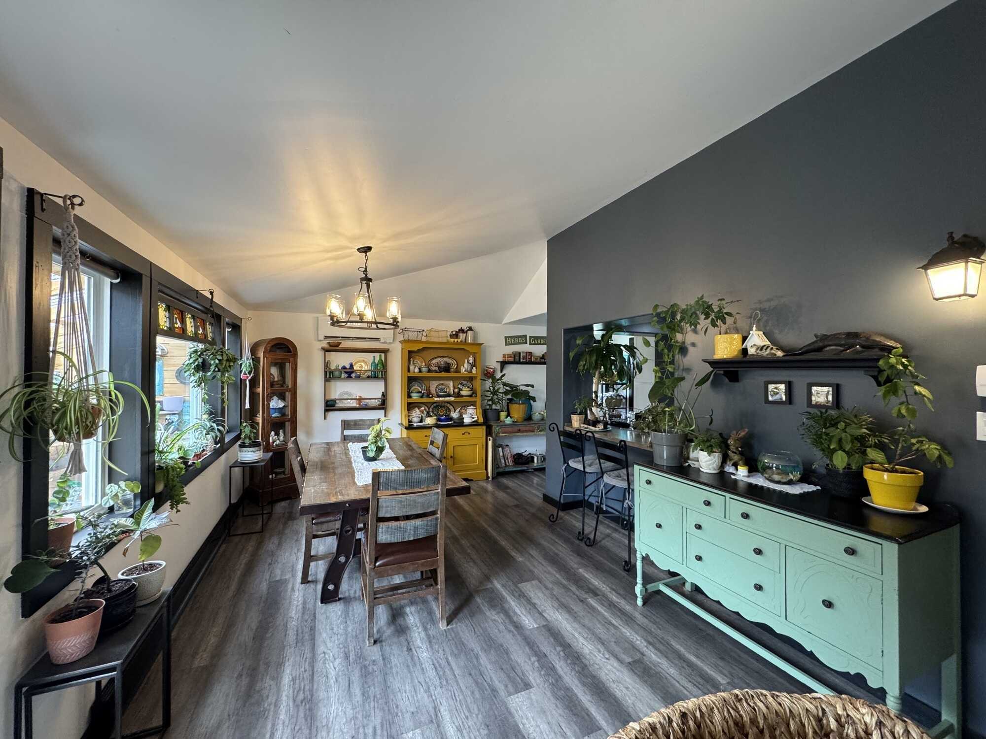 Beautiful Remodeled Home & Large Detached In-law/Rental Suite 5