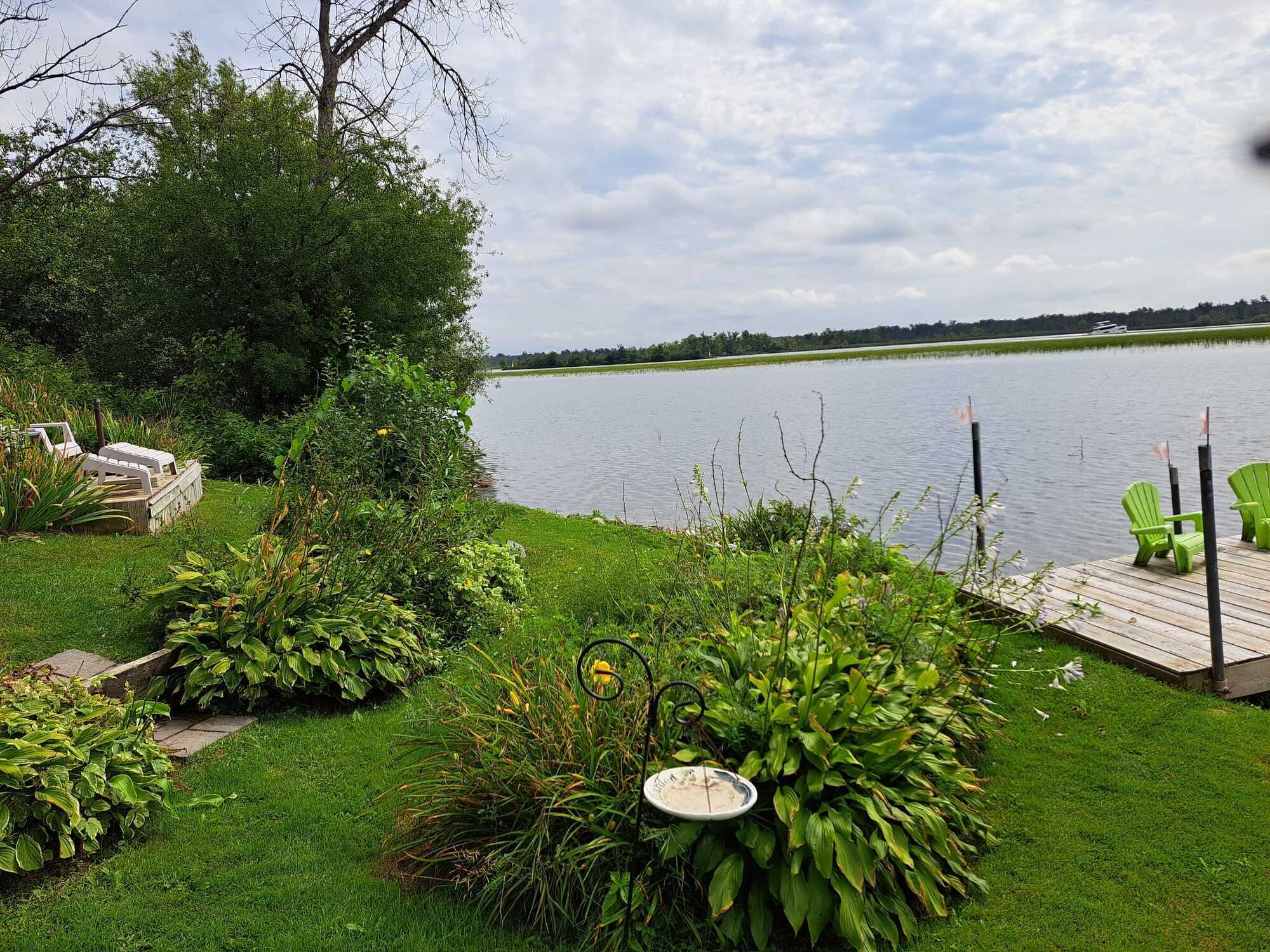A rare opportunity to own a slice of paradise where relaxation and practicality meet. Delightful, cozy home in a beautiful, peaceful setting on the Trent-Severn Waterway on Bradley Bay, ideal for boating, fishing, canoeing, and more. 4