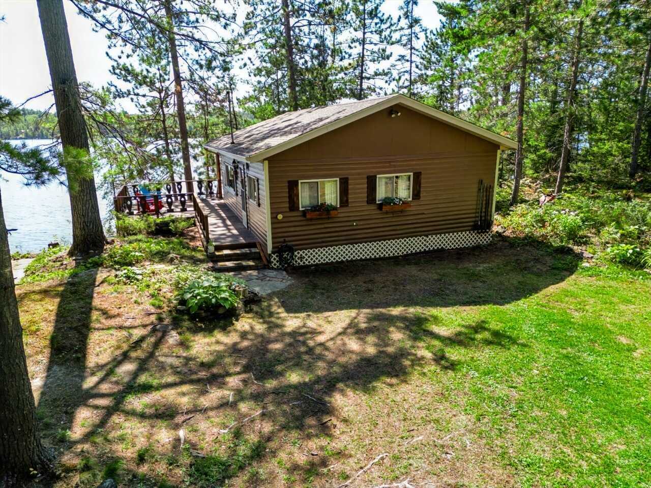 Family Cottage on Beautiful Trout Lake! 4