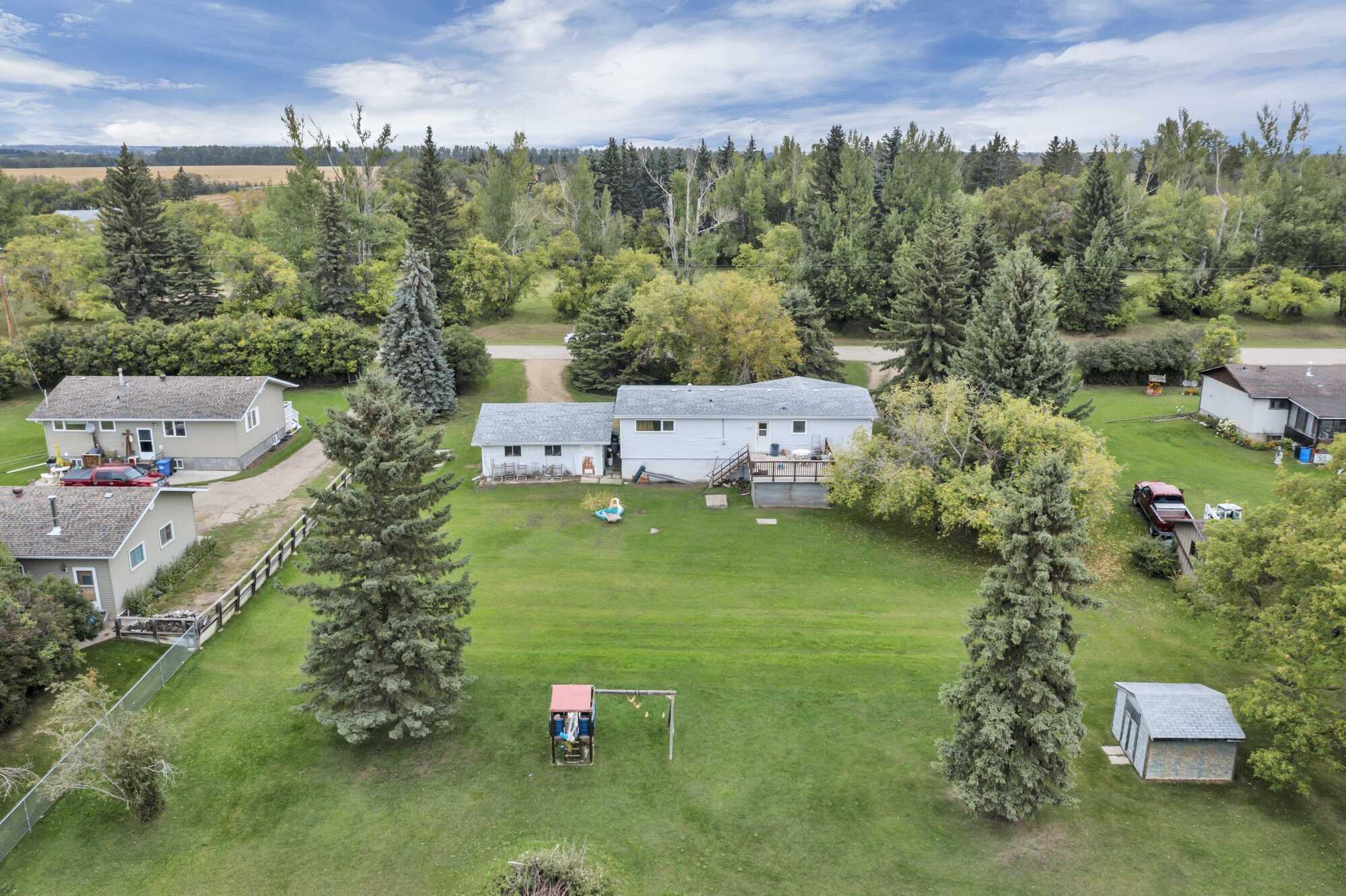 1.01 Acres ~ No Neighbours Behind ~ 3 Bed Bungalow ~ Double Detached Garage ~ Red Deer's Central Park Neighbourhood 4