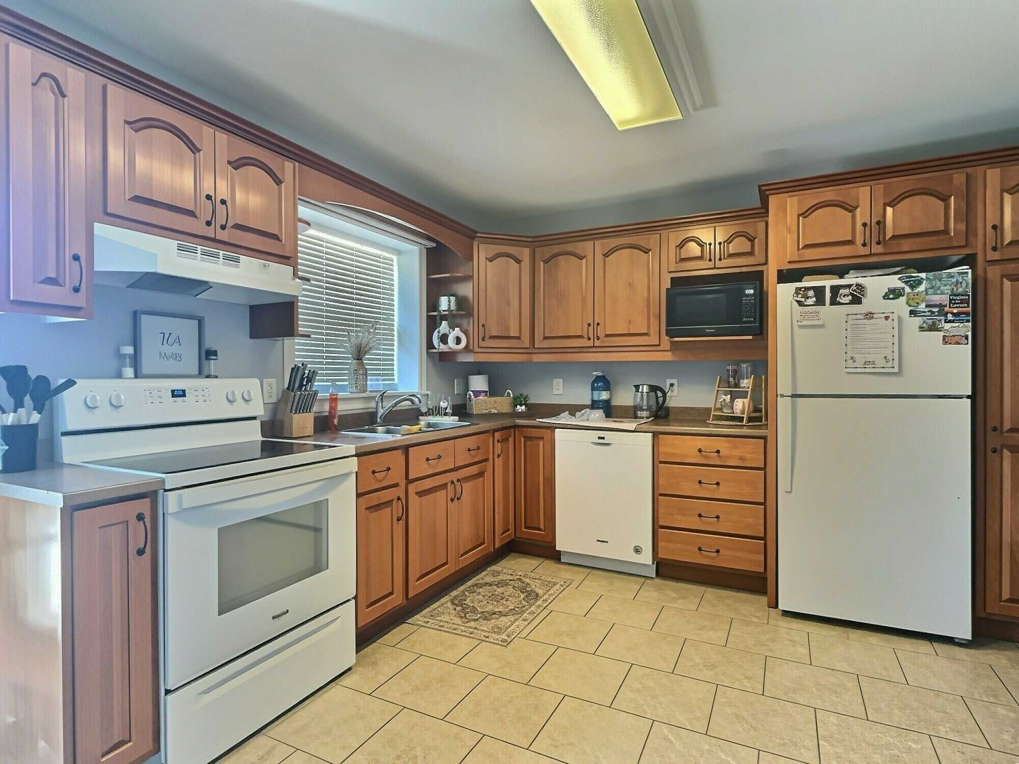 Located in the desirable community of Truro Heights, this well-maintained 3-bedroom, 2-bathroom split-entry semi-detached home combines energy efficiency with a functional layout. 2