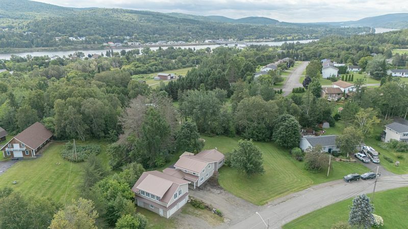 Exceptional Multi-Use Property in a Highly Desirable Location! 2