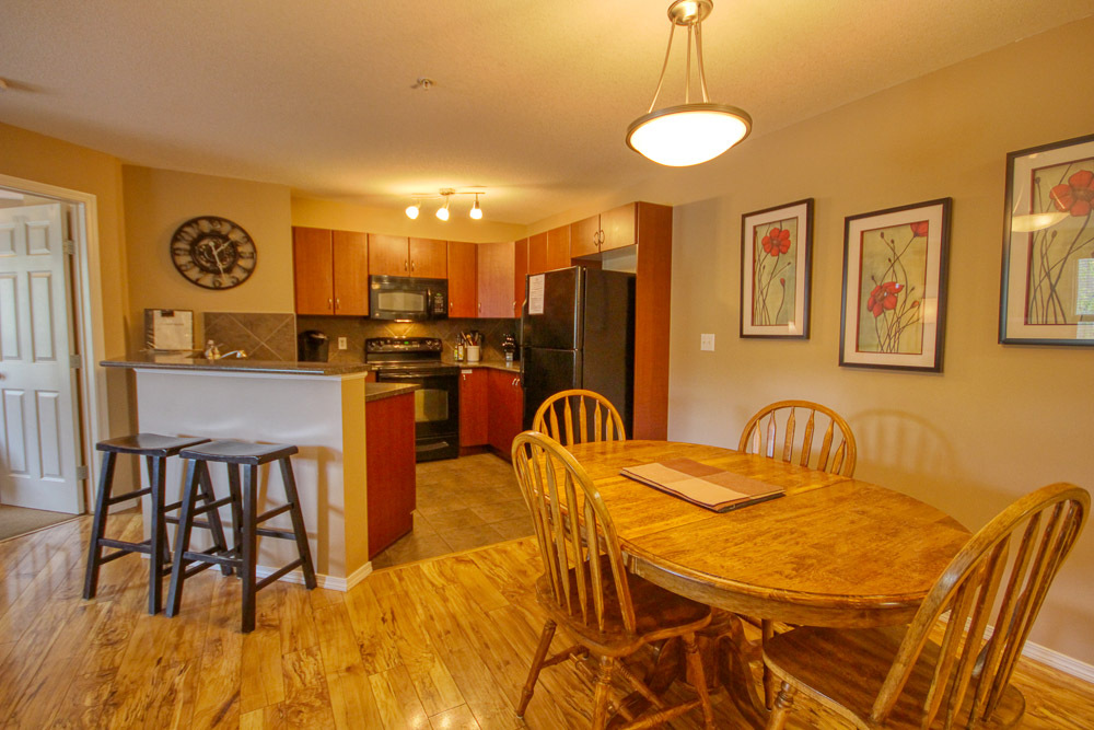 RECREATIONAL GETAWAY IN LAKE WINDERMERE POINTE! 3