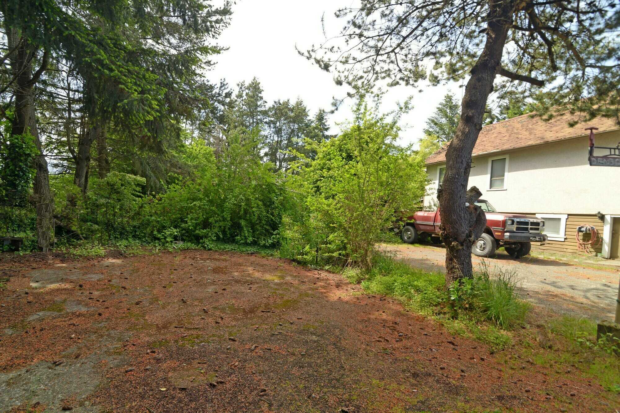 NEWLY PRICED ! 2 lots & 1 house assessed at $885,000.
NOW reduced to $750,000! 
Prime Opportunity to Build Multiple Homes on these Zone 5 High Density lots! Realtors welcome !  Located in Nanaimo BC this 3 bedroom 2 bathroom home is waiting for you ! 4