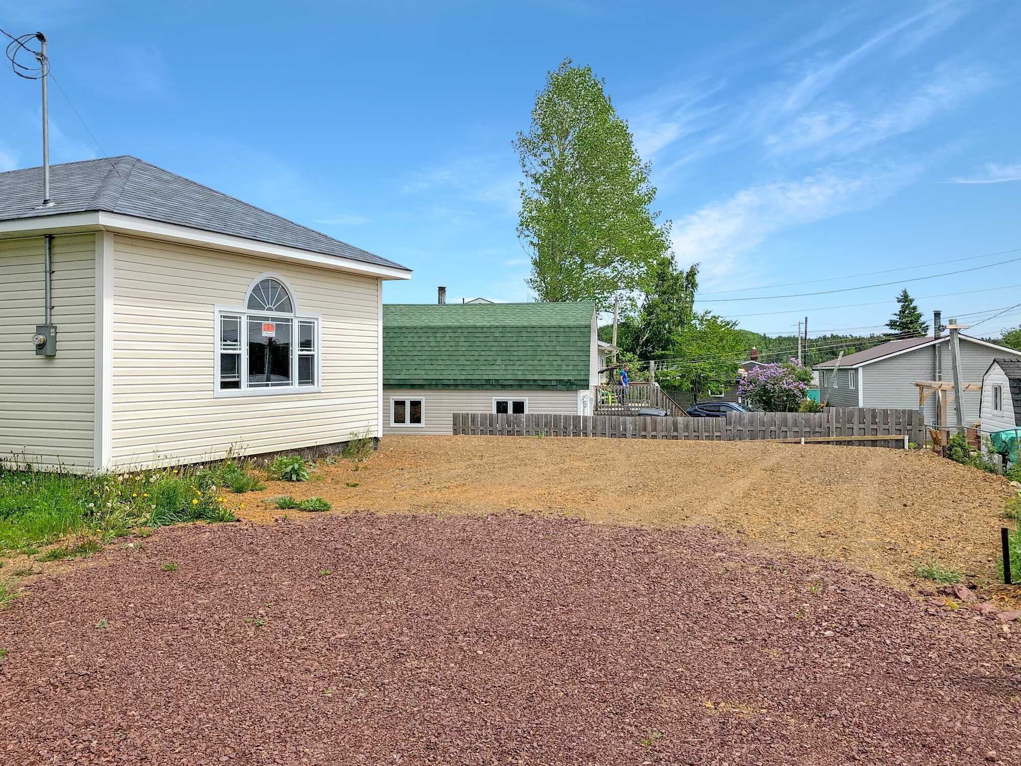 Just Listed in Roberts Arm!! 2