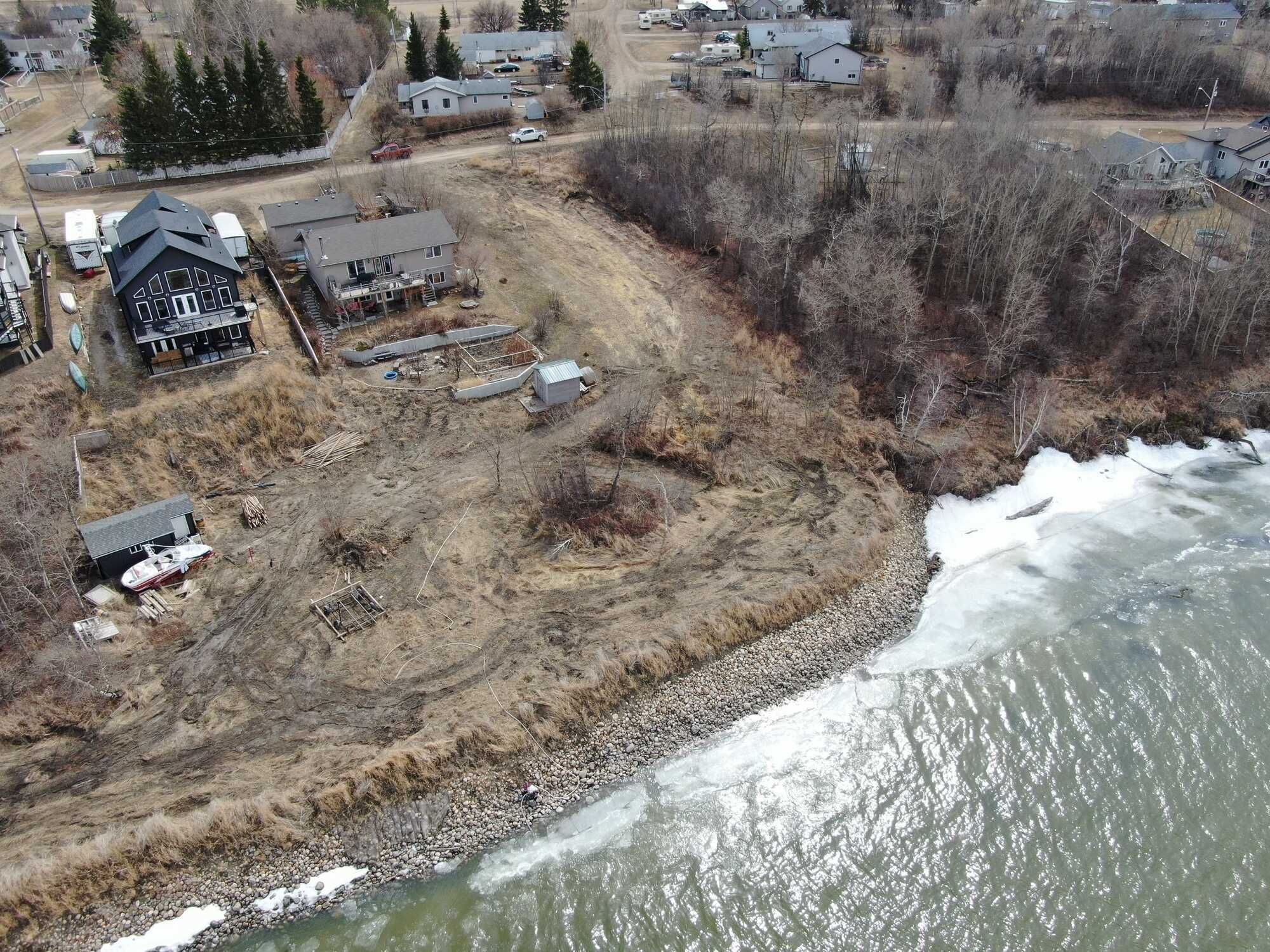 Lakefront lot in Greenstreet, SK 3