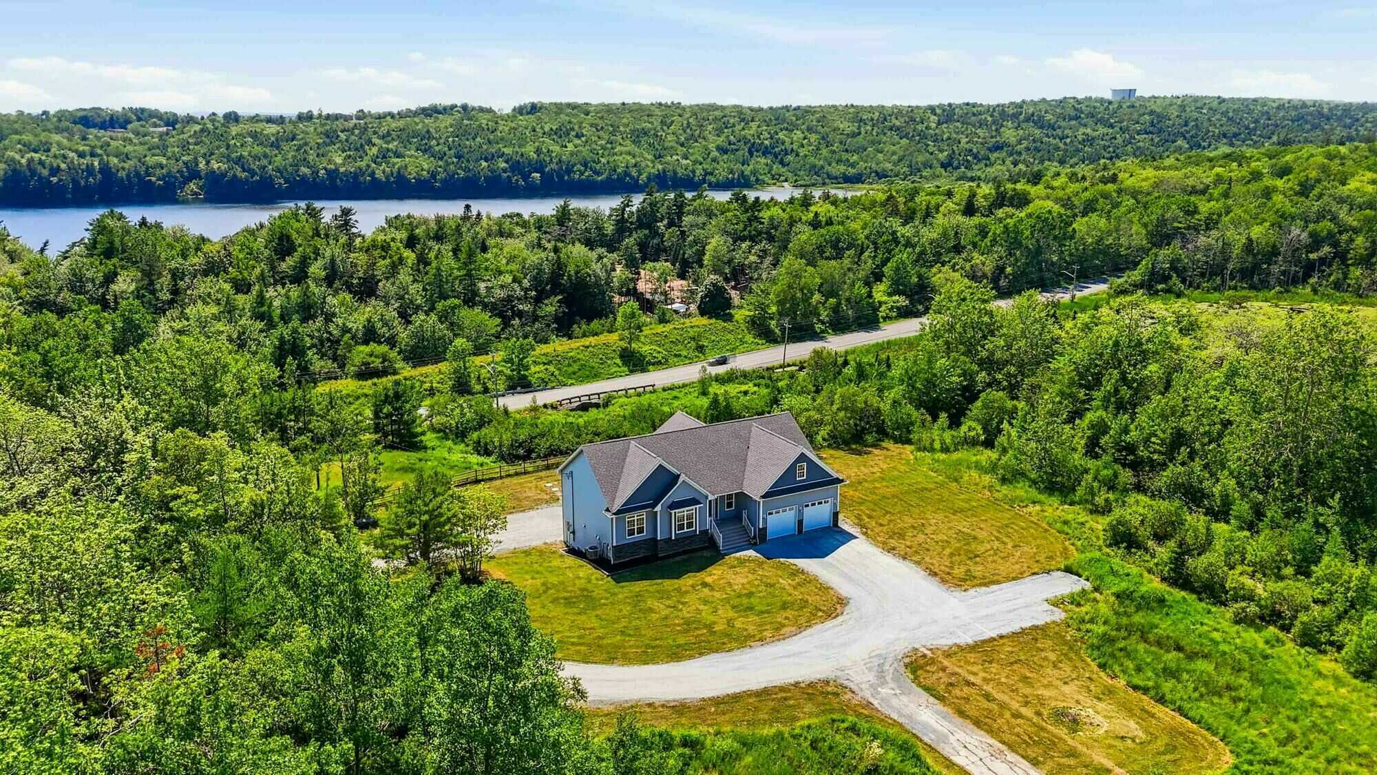 Where Luxury Meets Nature
Some homes impress you the moment you arrive.

Others make you slow down, breathe a little deeper, and imagine what life could look like.

This is one of those homes. 2