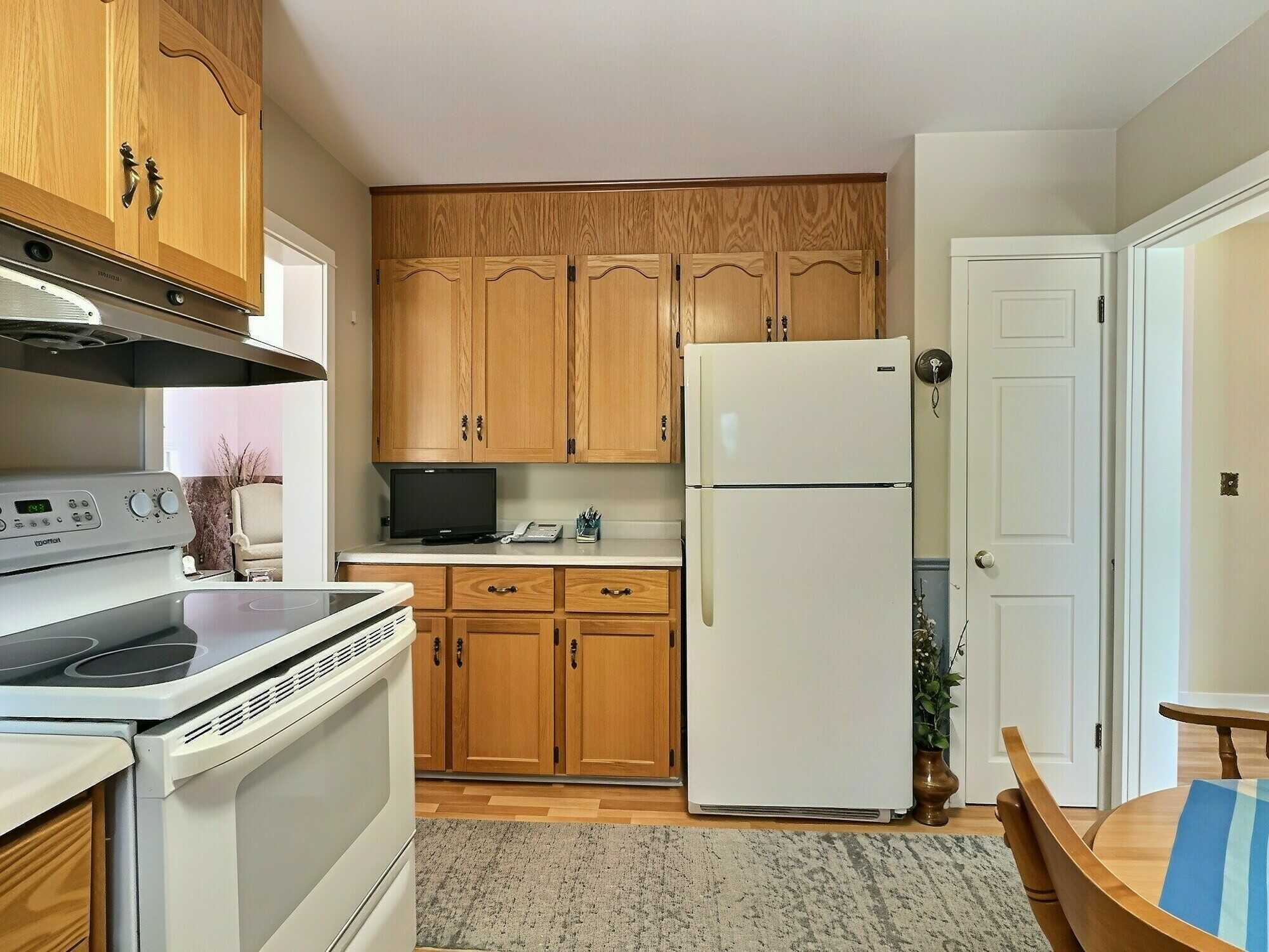 Charming 3-Bedroom Bungalow in a Quiet Truro Neighborhood! 5