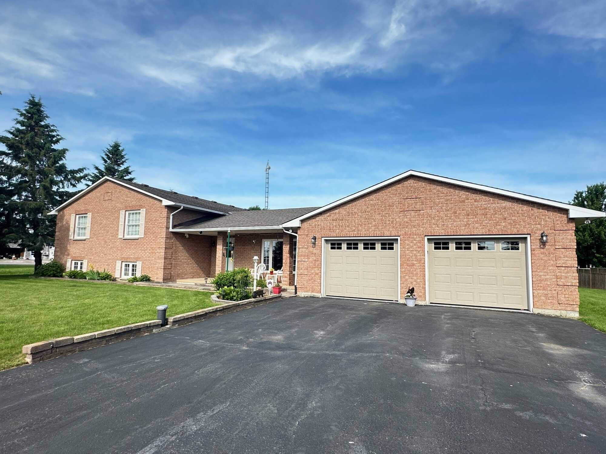 Stunning R-2000 Home near the St. Lawrence River 4