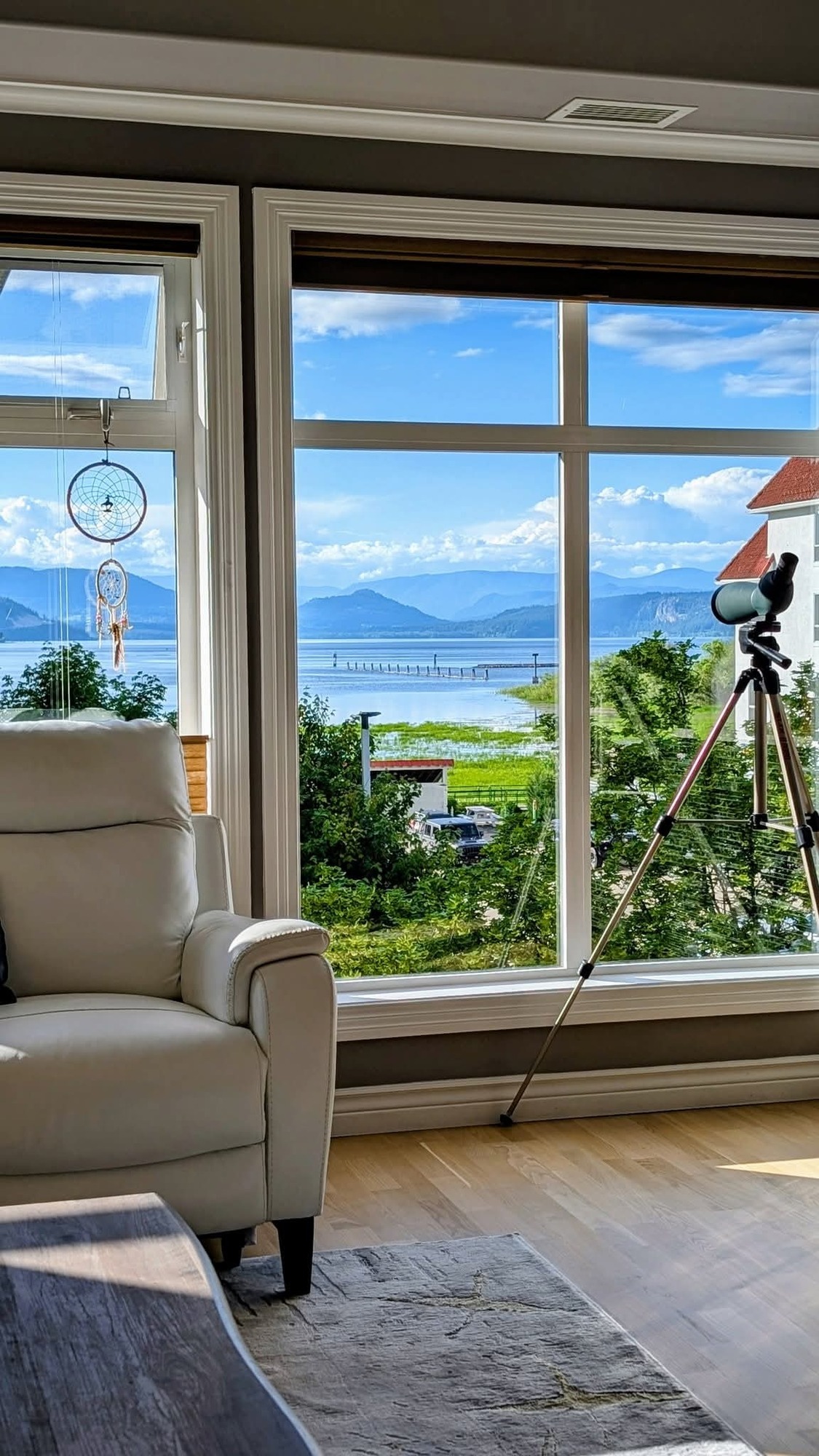 Luxurious 3-Bedroom + Den Sub-Penthouse with Stunning Lake & Mountain Views 2