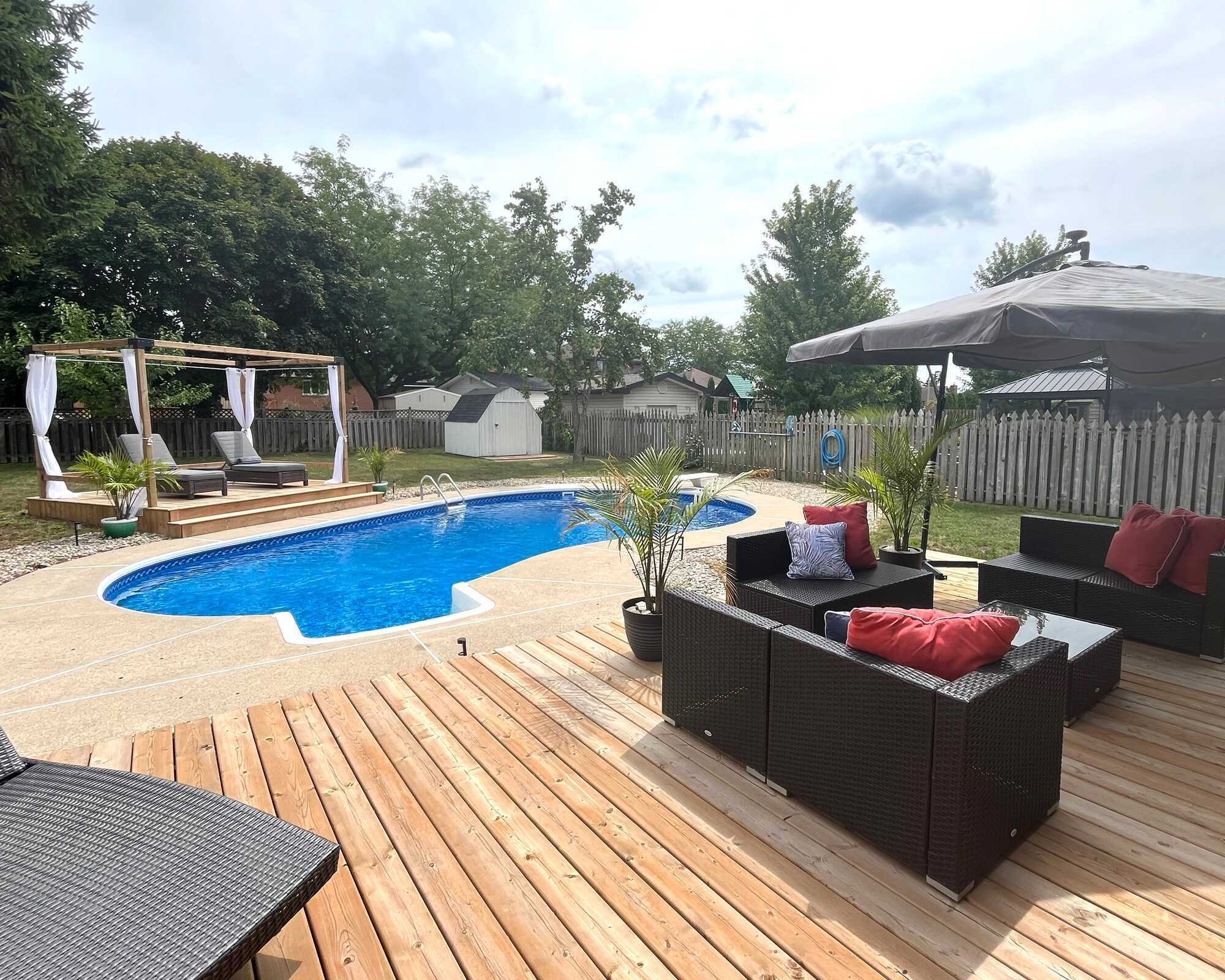 ONCE IN A LIFETIME OPPORTUNITY! LOCATED IN THE PRESTIGIOUS POINTE WEST GOLF ESTATES 5