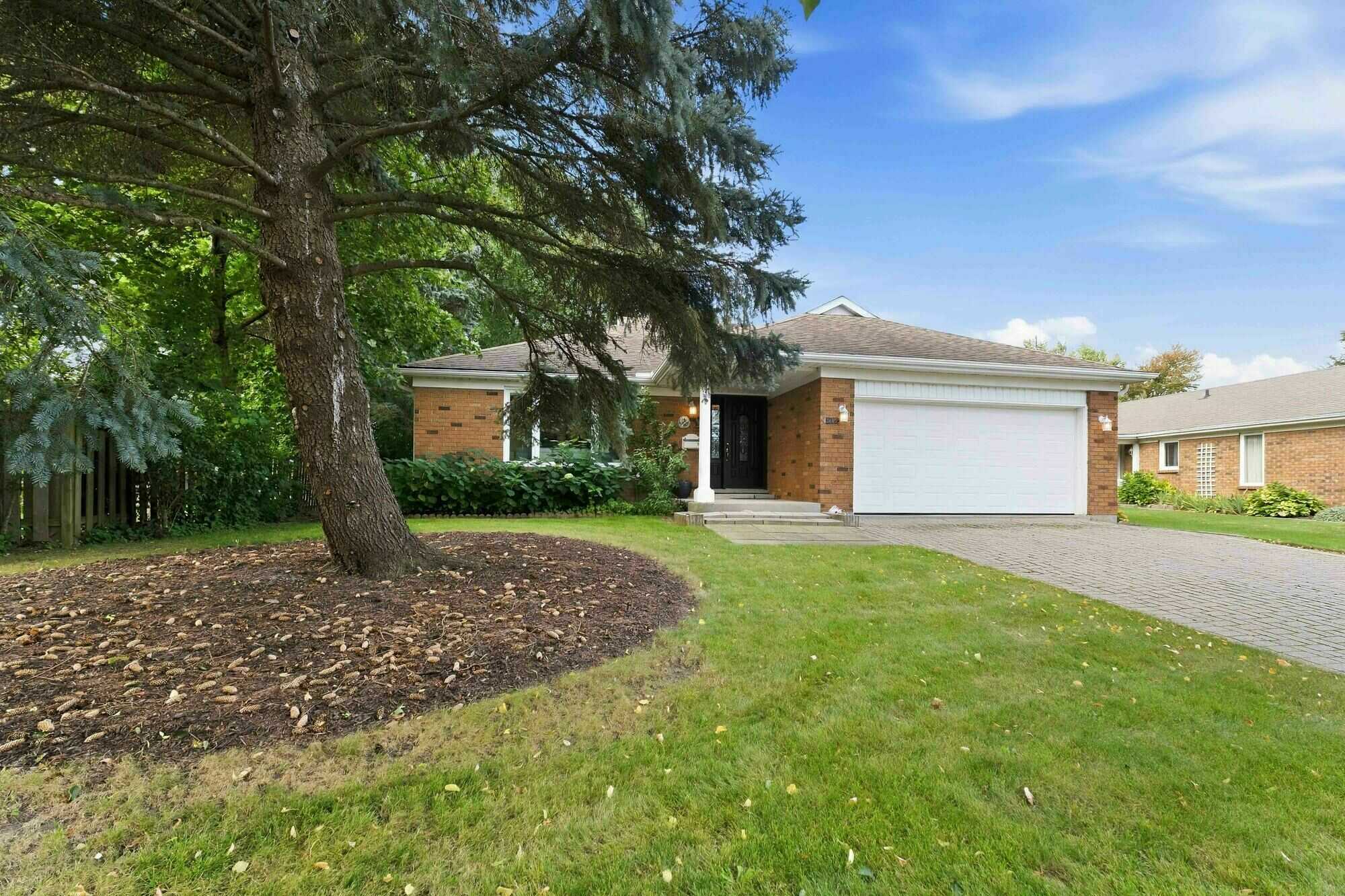 Well-Loved Bungalow in the Heart of Heritage Village 2