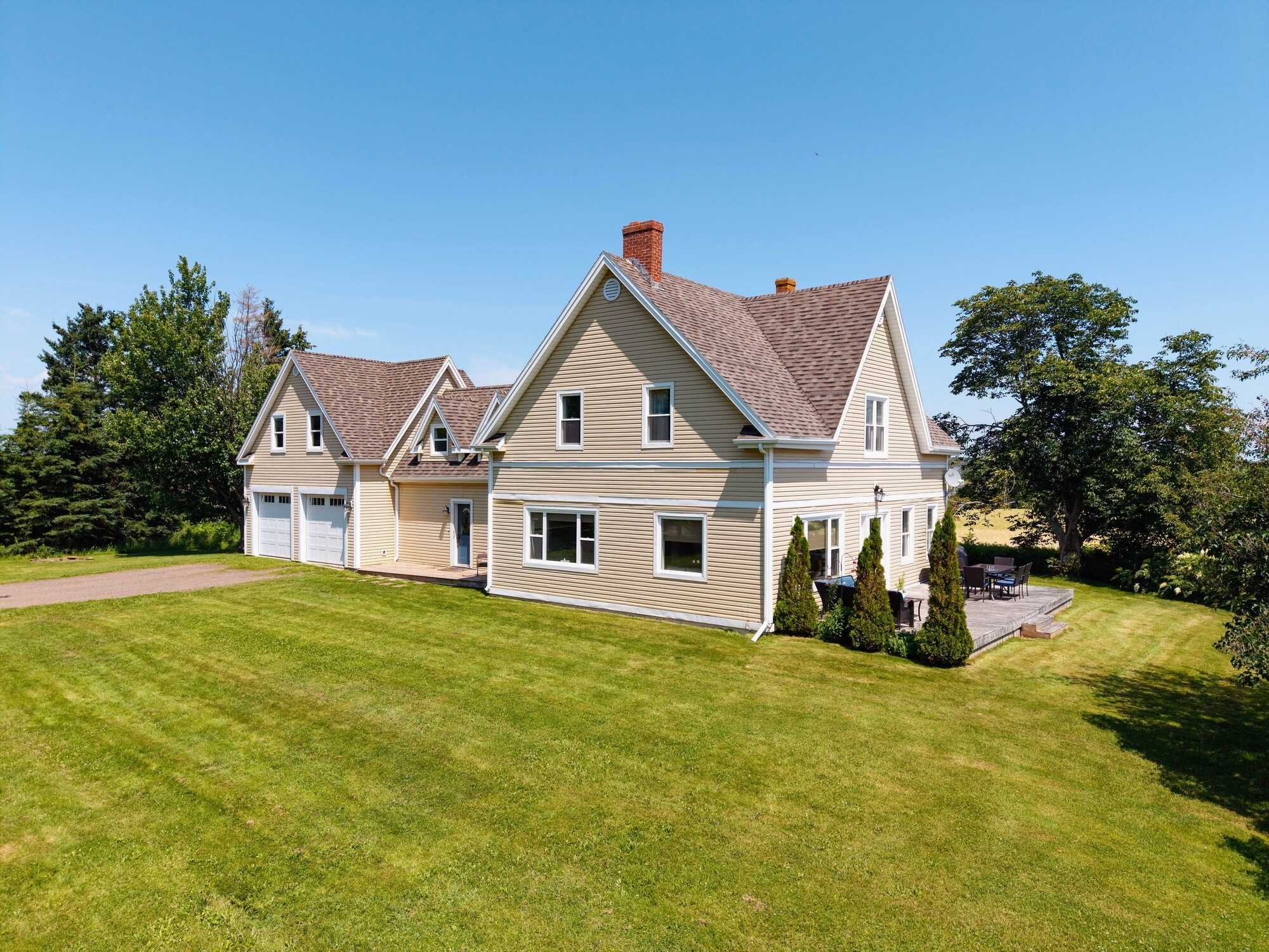 Country Charm Meets Modern Comfort – Water Views Just Minutes from Cornwall 2
