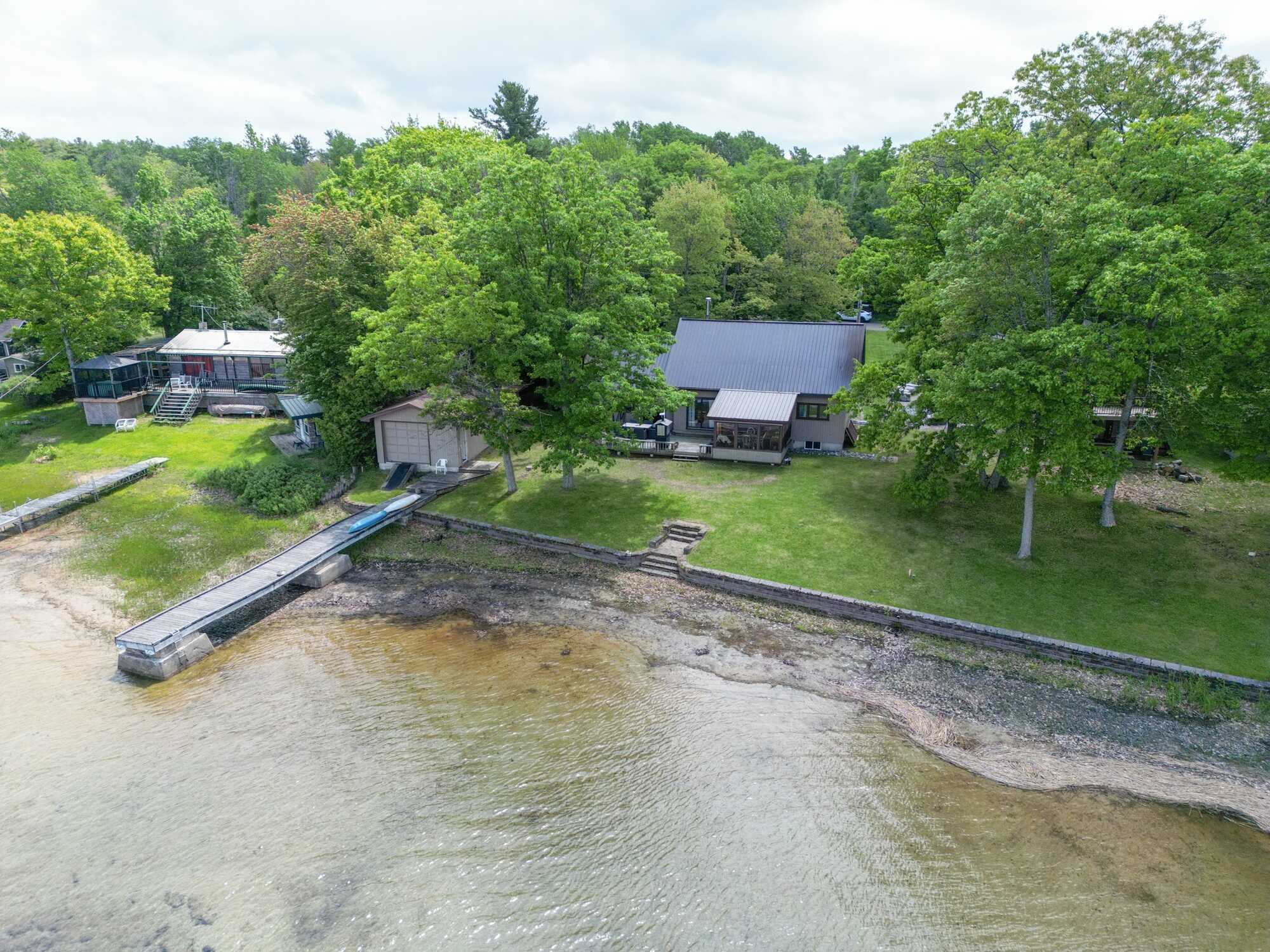 Rustic Luxury Meets Lakeside Living in Charming Killarney Retreat!! 2