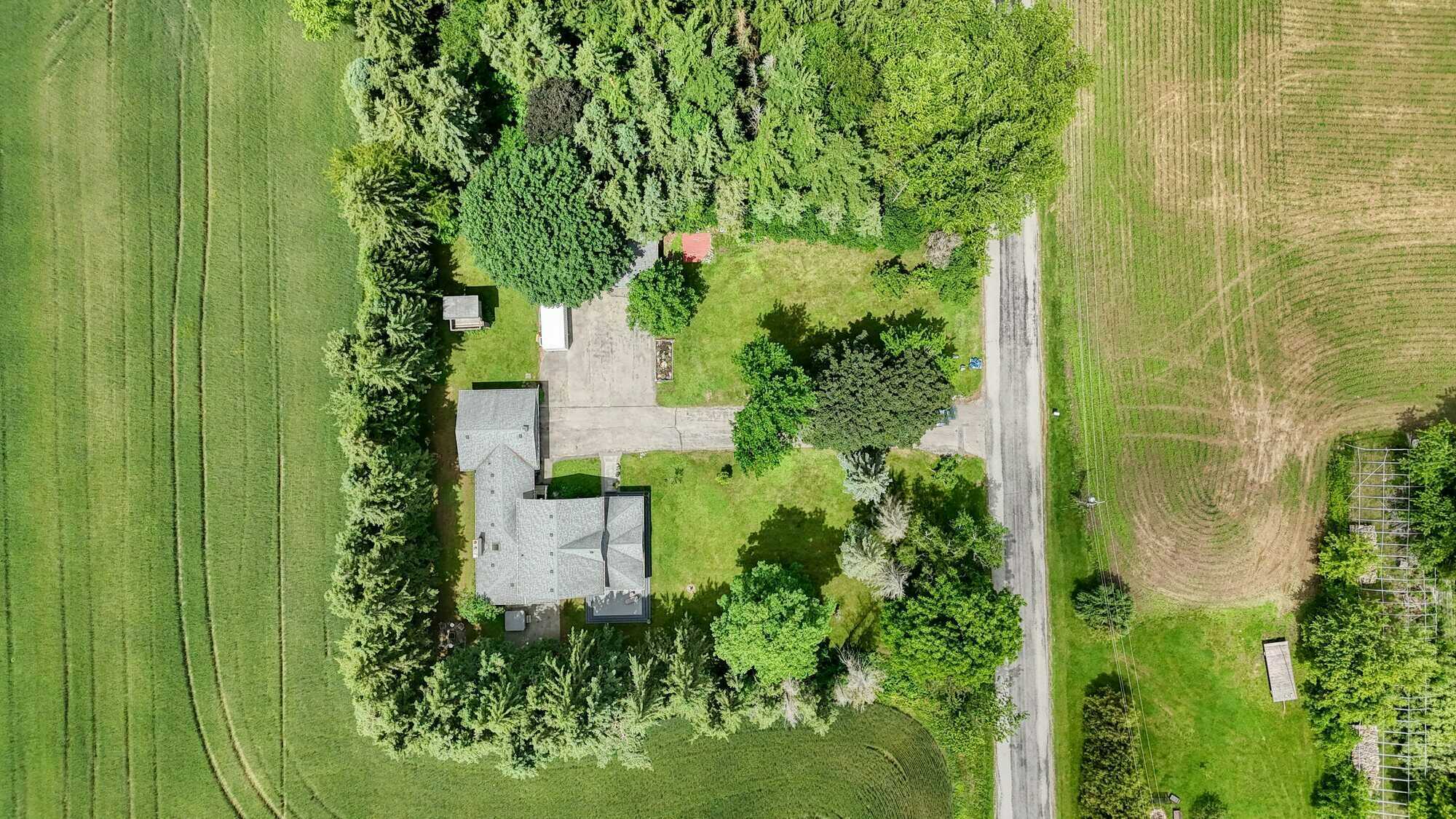 Fantastic country estate situated on a private 3/4 Acres 2