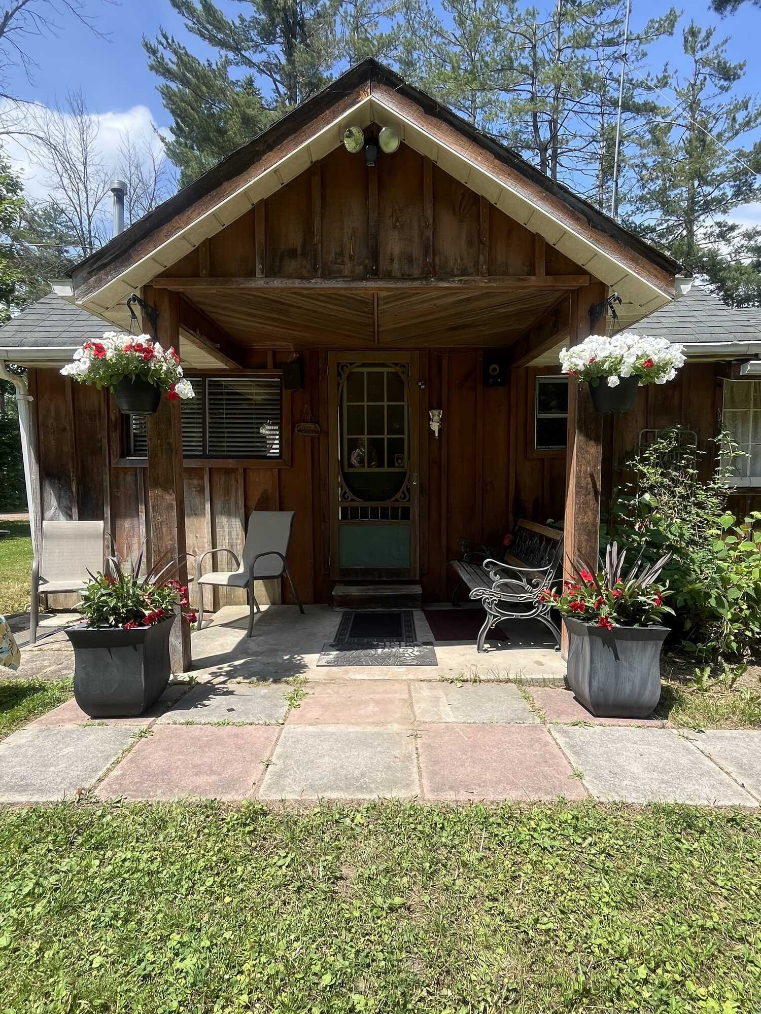 Welcome to this beautiful one bedroom, one bathroom quaint cottage. Beautiful private space on dead end road.  Lake Simcoe deeded waterfront access. Additional opportunity to expand with two adjacent lots separately priced. 4