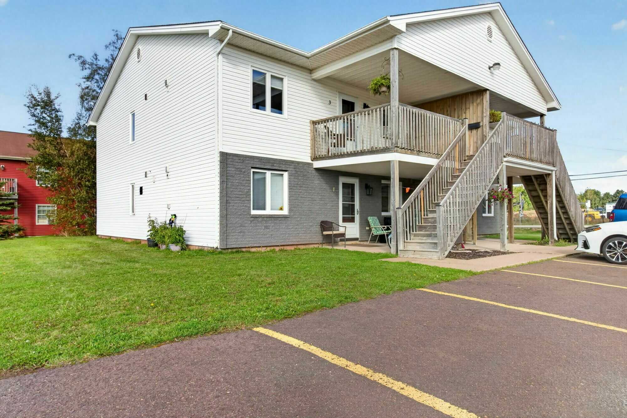 ATTENTION INVESTORS – FOUR-UNIT INCOME PROPERTY! 5