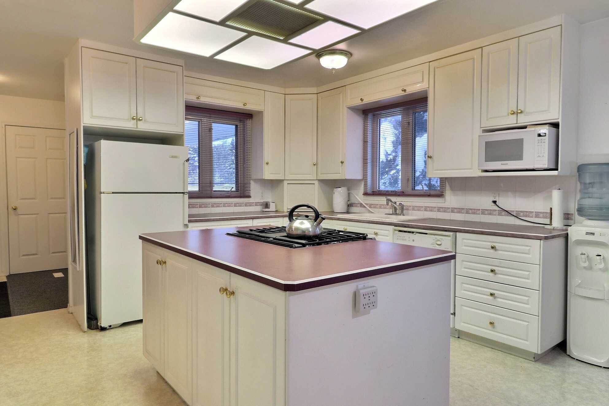 **PRICE REDUCED**
2372 sq.ft Family home with space for your growing family! 2