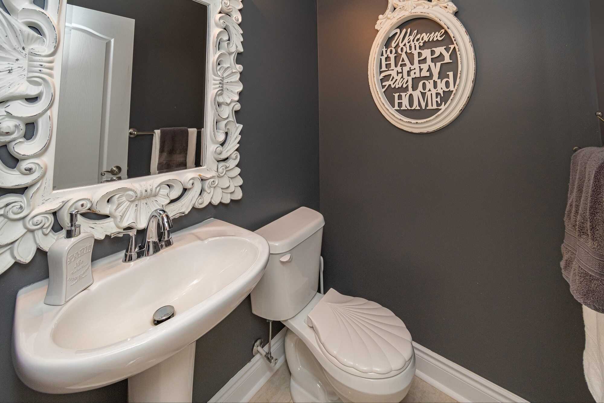 Immaculate End Unit Townhouse with Stylish Upgrades in Prime Location 5