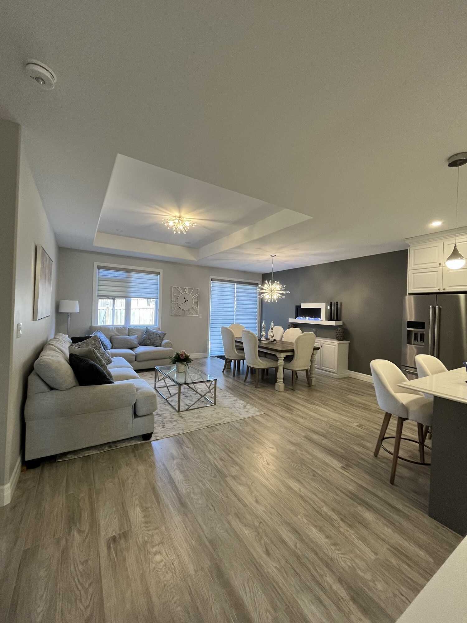 Exceptional opportunity to own this 4 bedroom, 3 bath home in a family friendly neighbour near recreational amenities, schools, restaurants and shopping. This Staikos built home was created for modern living and designed with a functional layout. 5