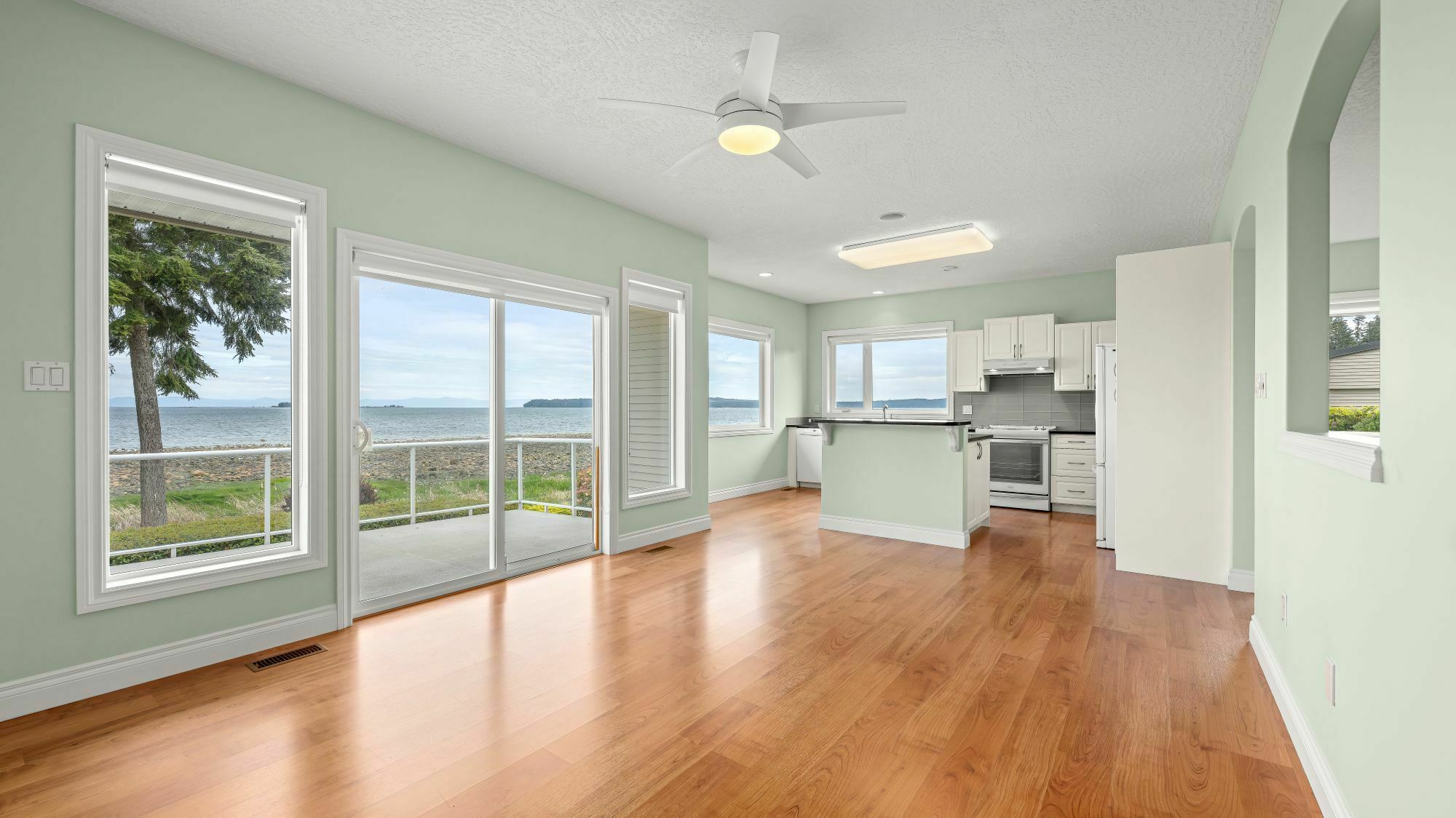 Walk On Oceanfront Rancher with Stunning Coastal Views! 4