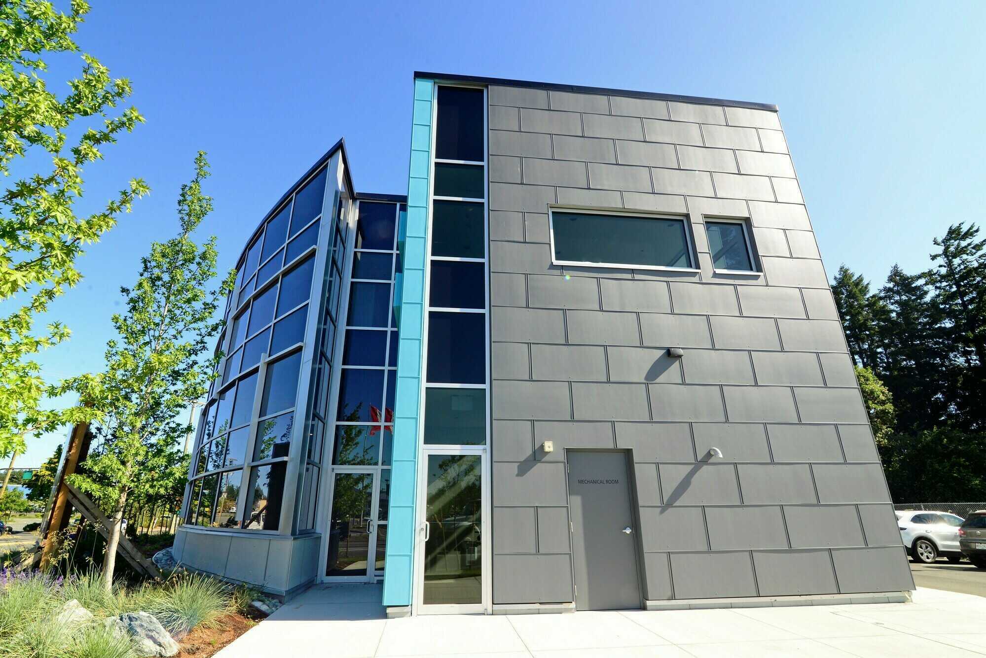 Just Listed! This brand new 1865 sq.ft second floor 4 units is in the heart of Nanaimo BC located at the beautifully designed and award winning Norwell Corner.An exciting and new commercial office/retail building awaits. 2