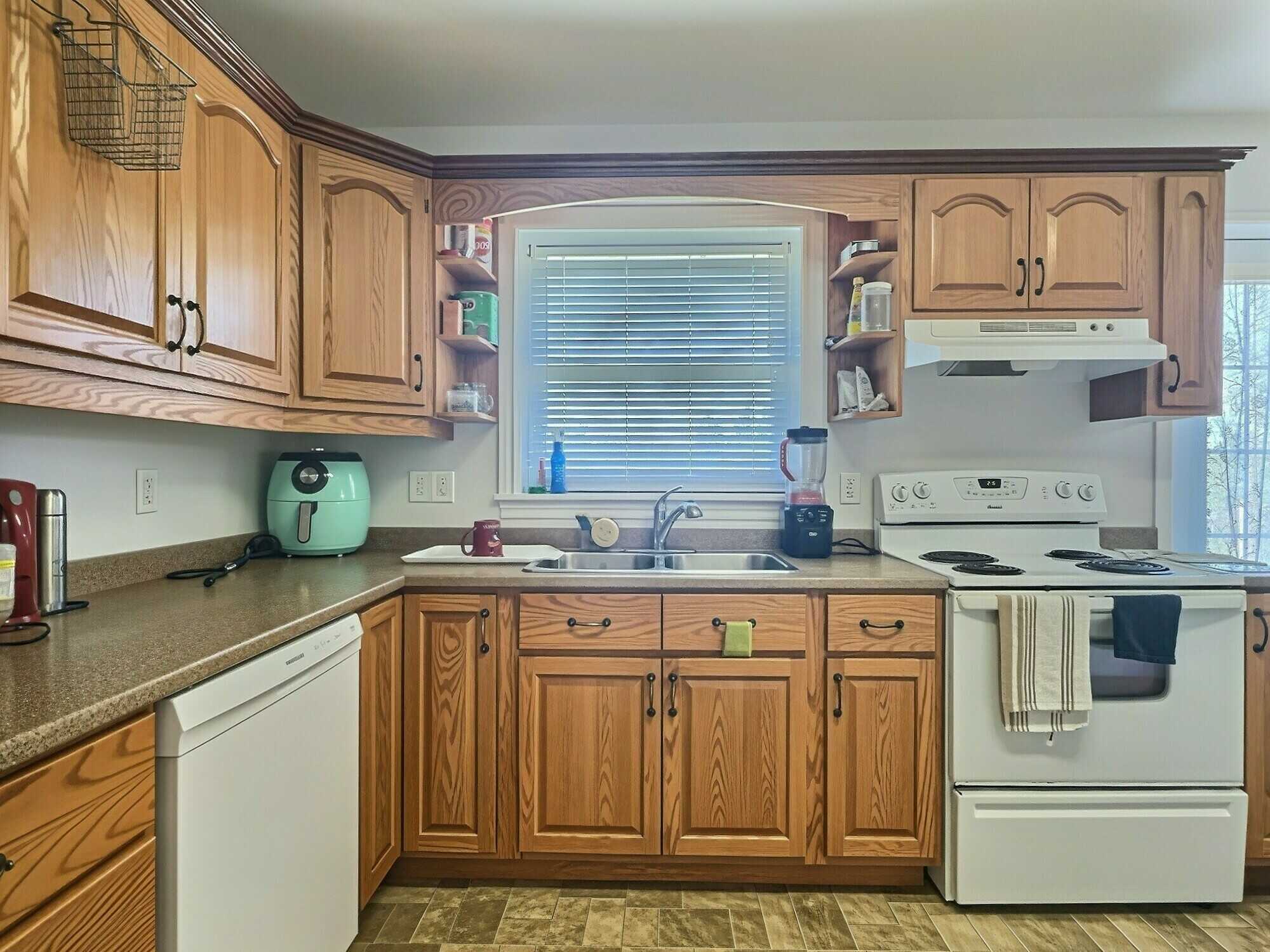 Located in the desirable community of Truro Heights, this well-maintained 3-bedroom, 2-bathroom split-entry semi-detached home combines energy efficiency with a functional layout. 4