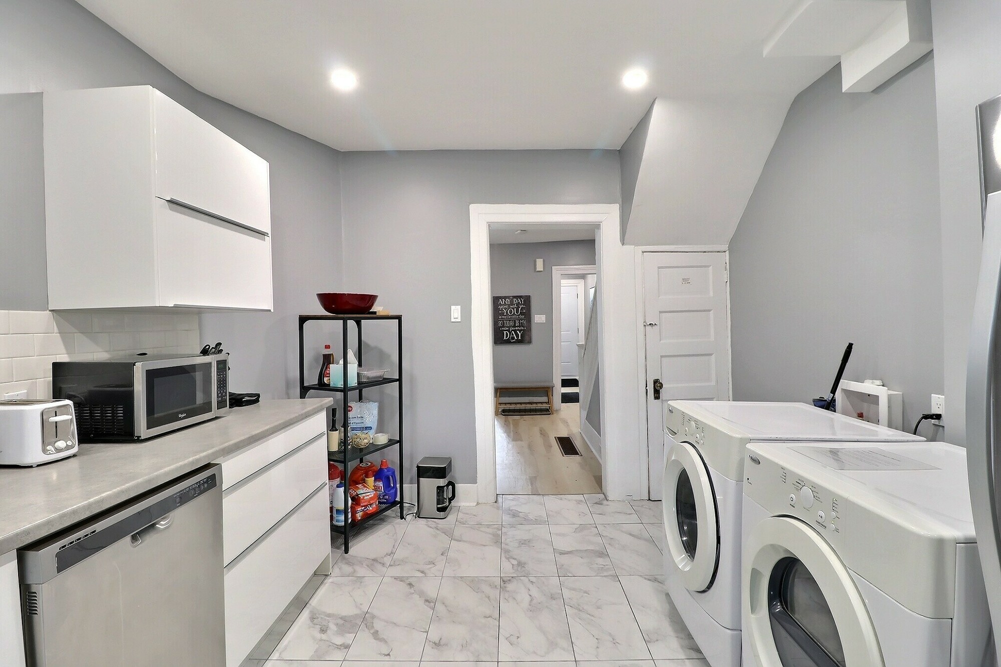 Lovingly Renovated ByWard Market Semi 5
